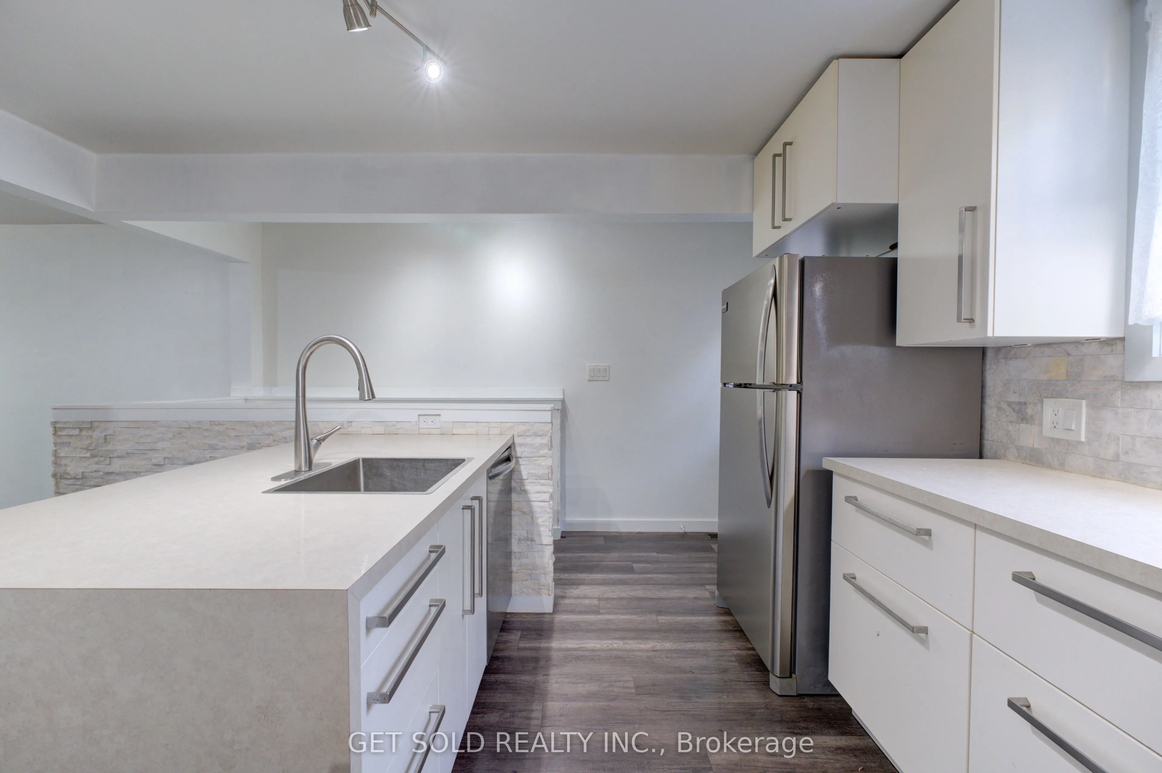 37 Maplecrest Avenue