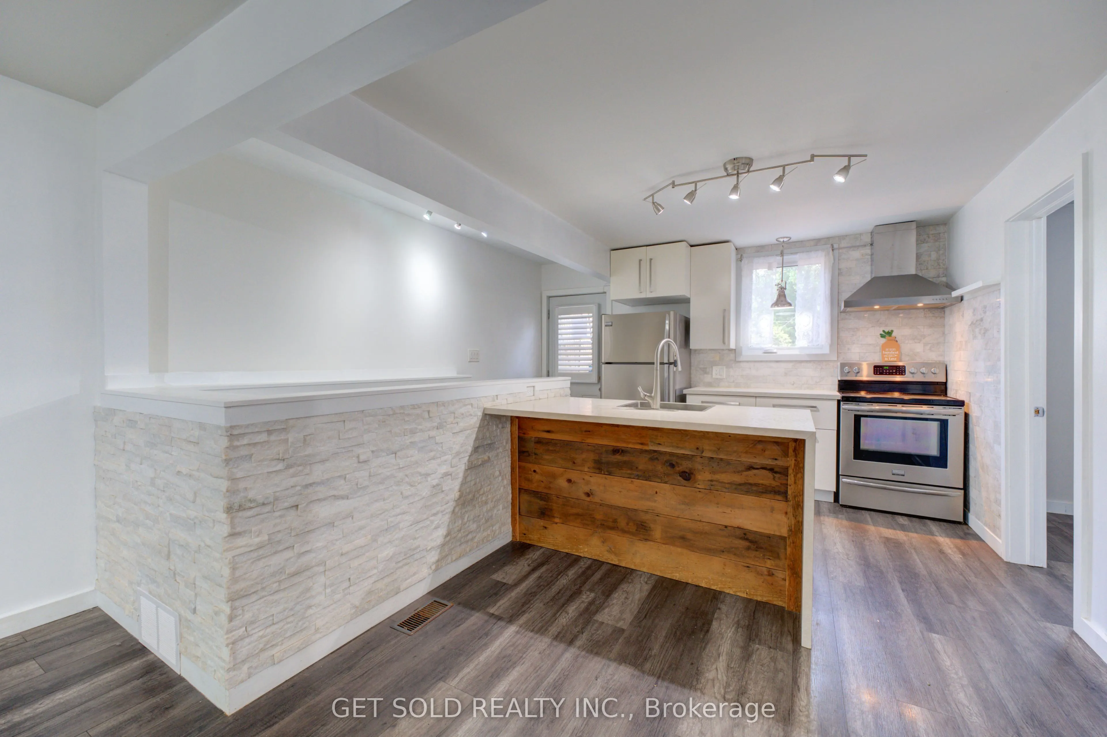 37 Maplecrest Avenue