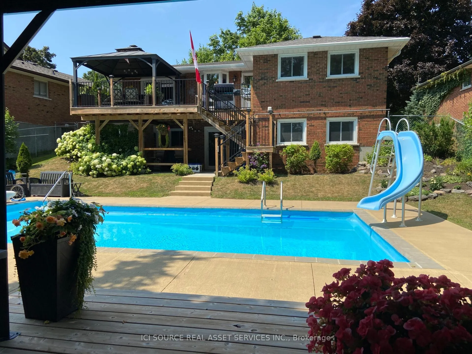 14 Montague Court