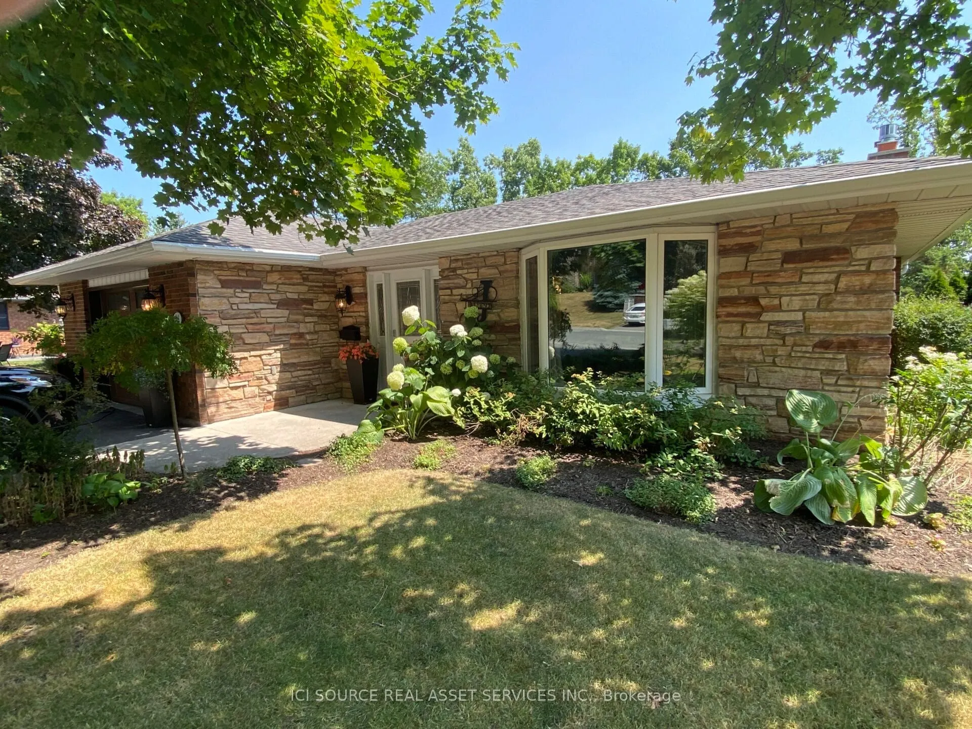 14 Montague Court