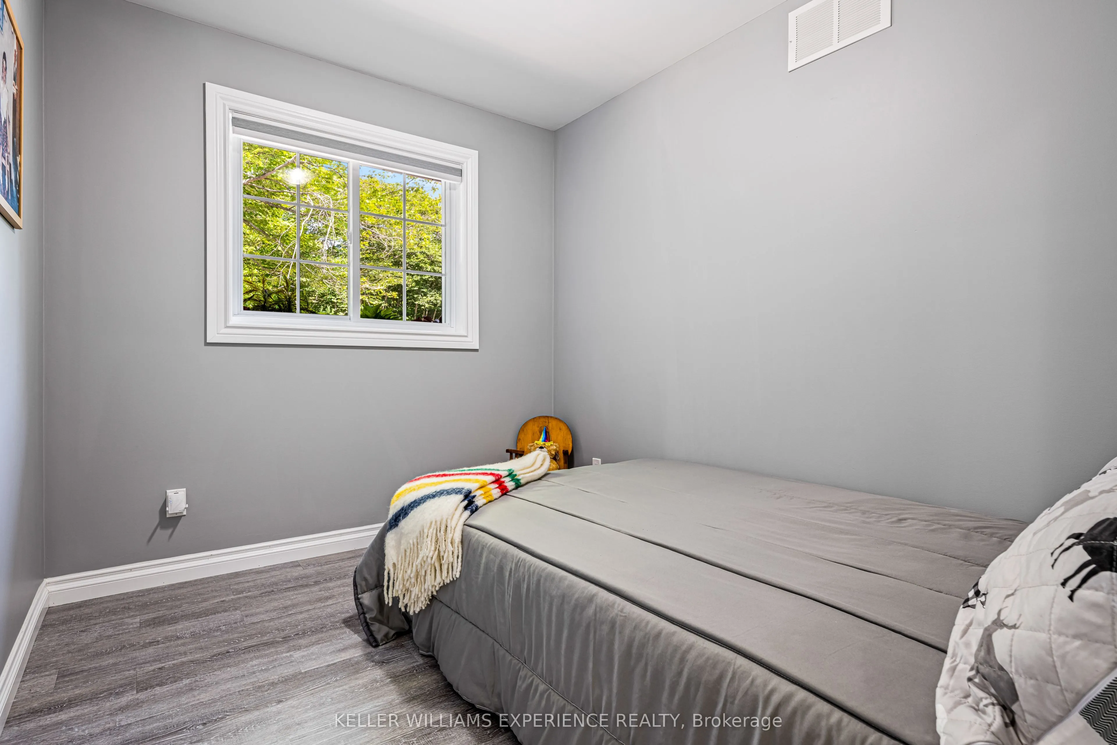 121 Yonge Street S