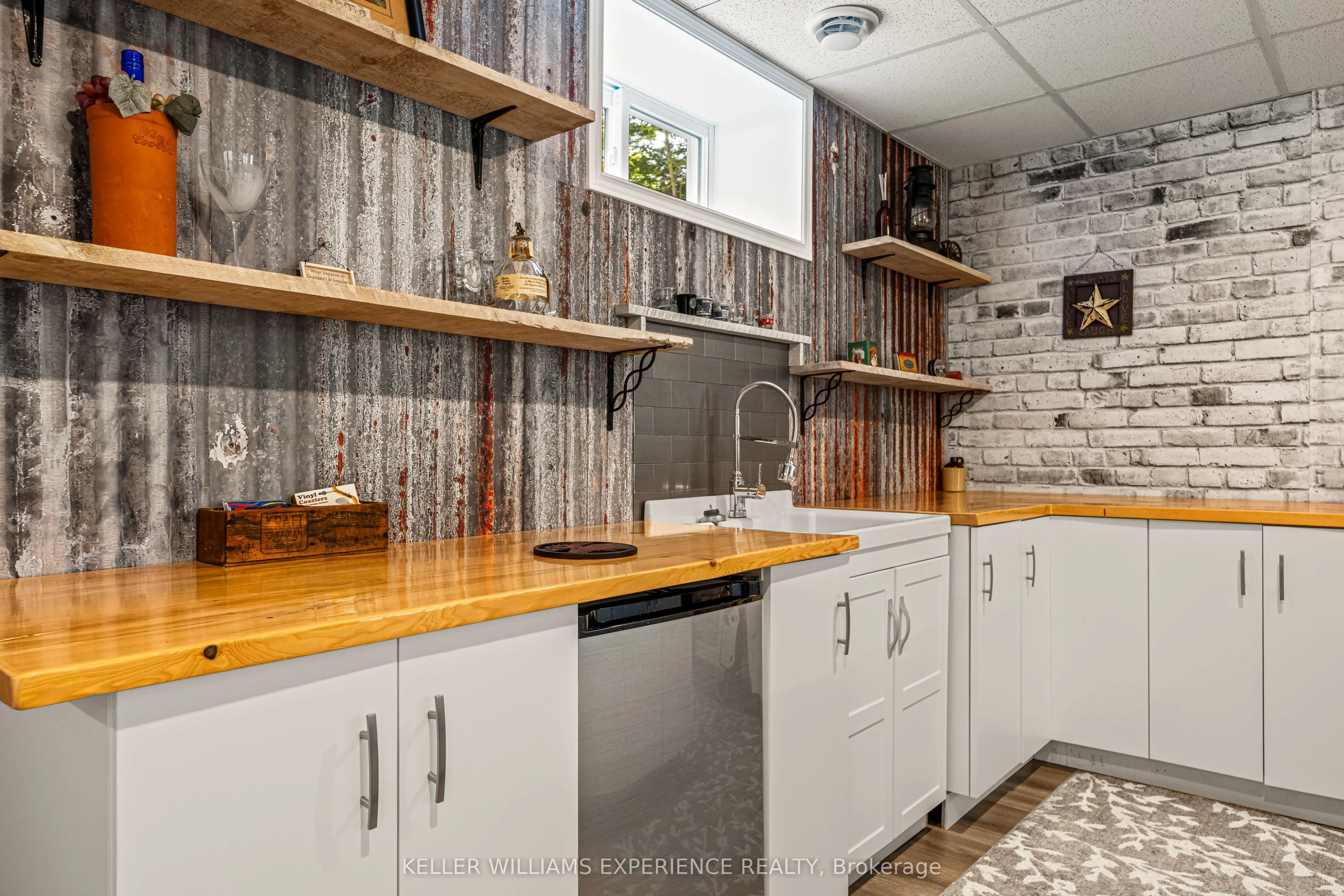 121 Yonge Street S