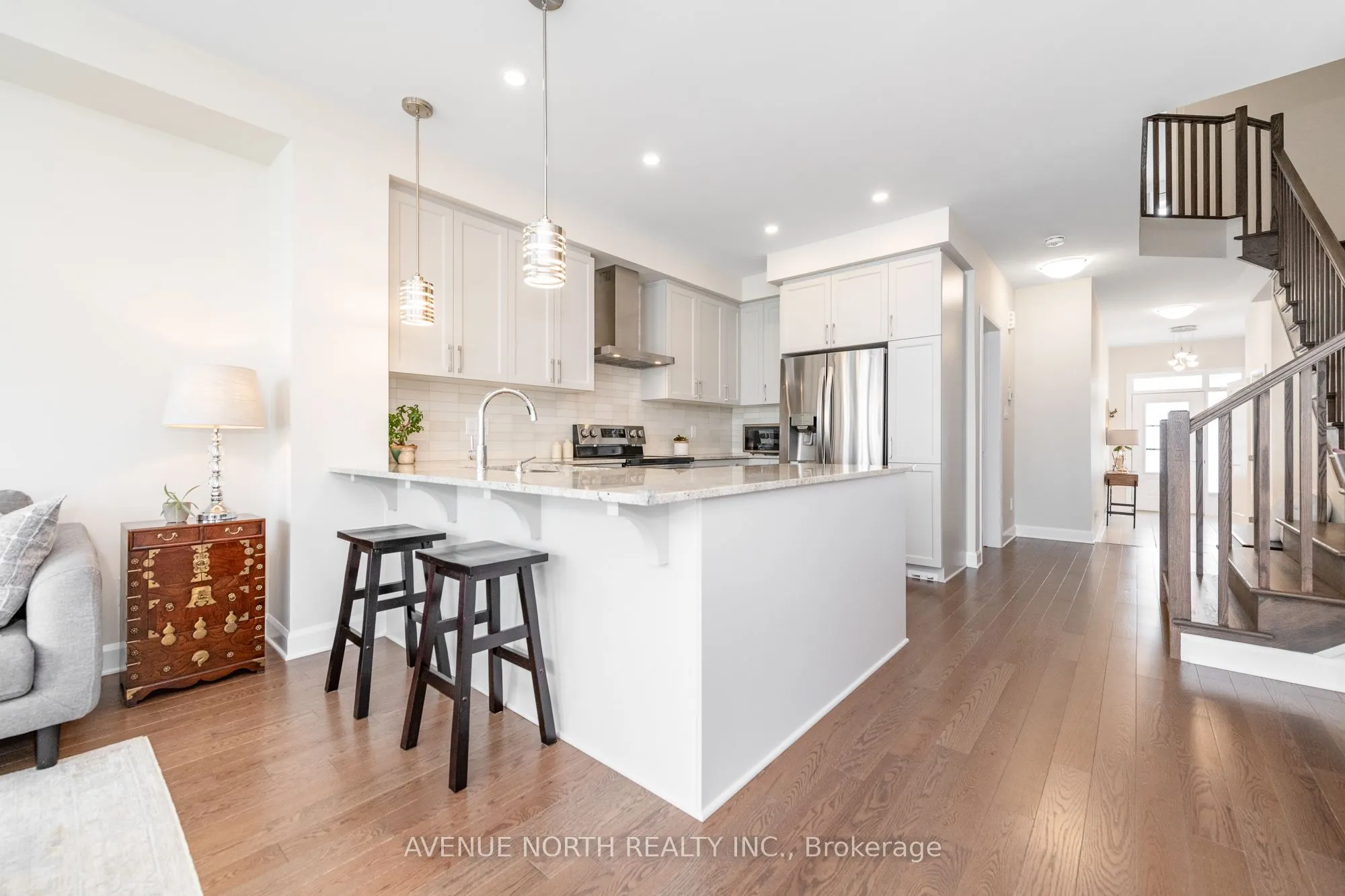 121 ANGELONIA Crescent