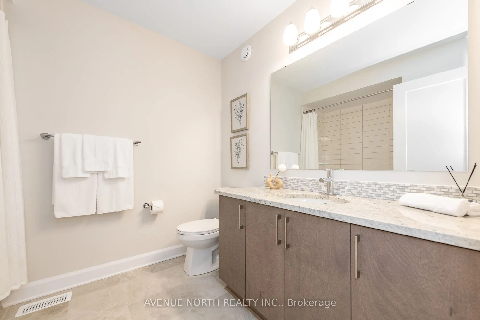 121 ANGELONIA Crescent