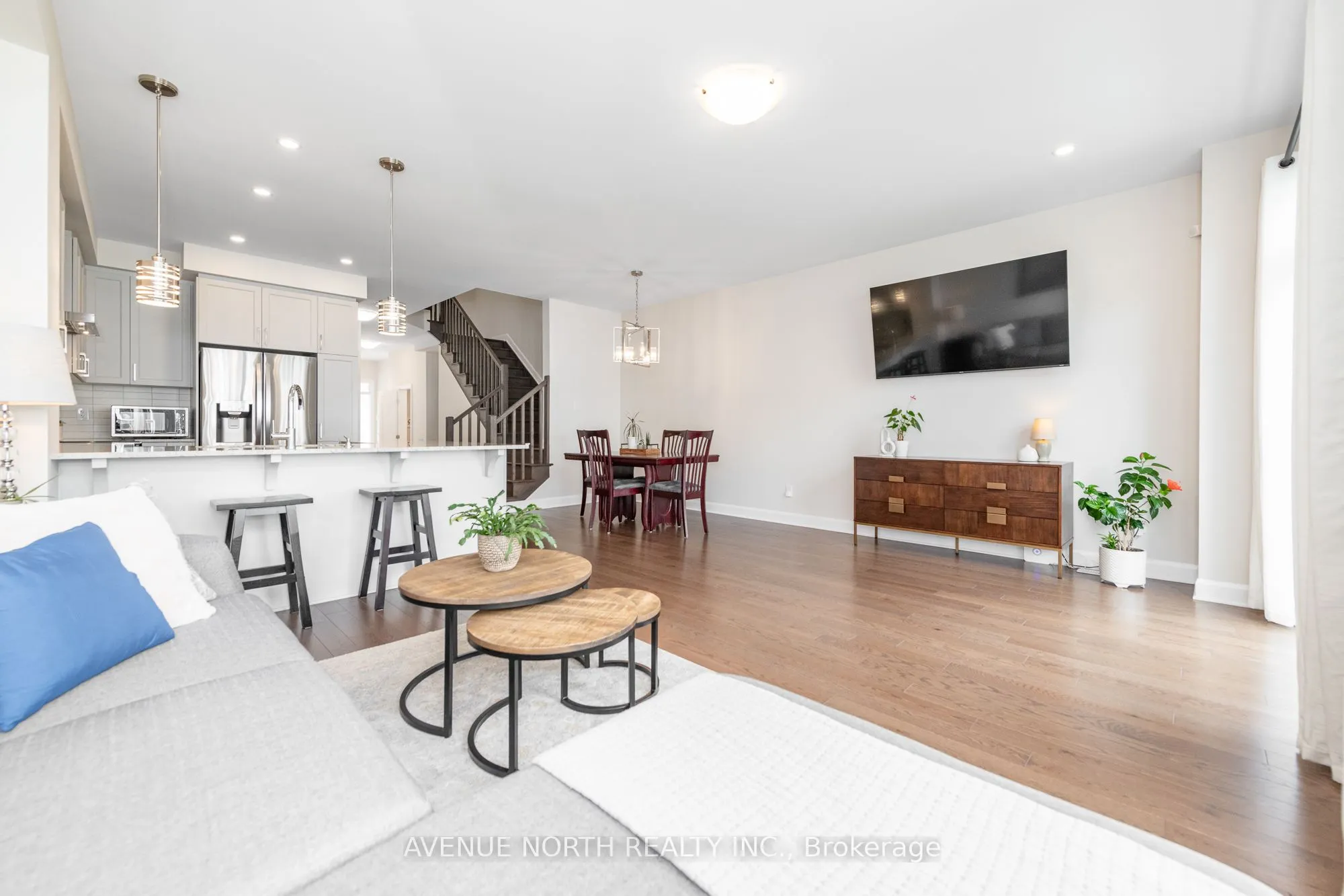 121 ANGELONIA Crescent