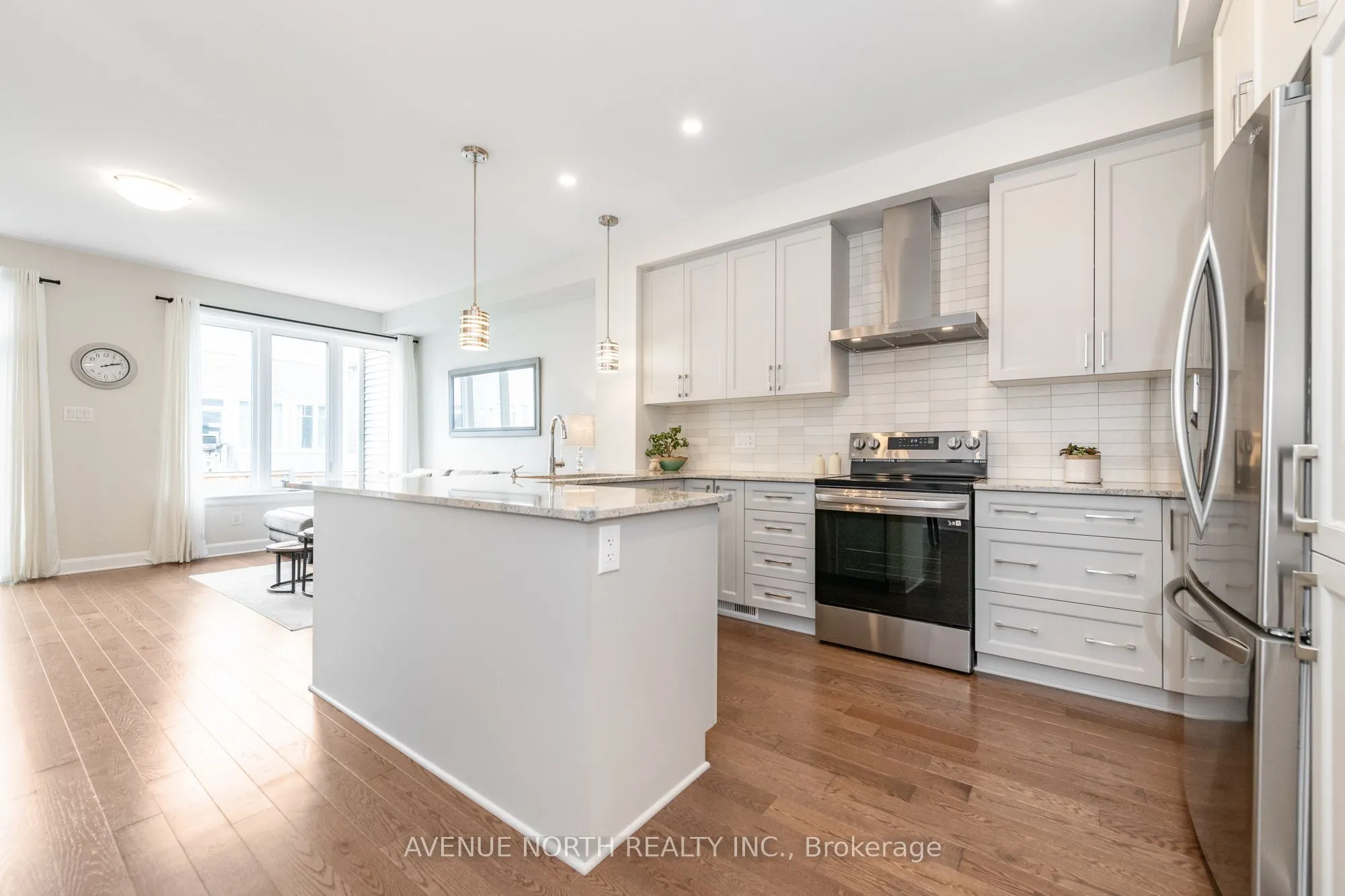 121 ANGELONIA Crescent