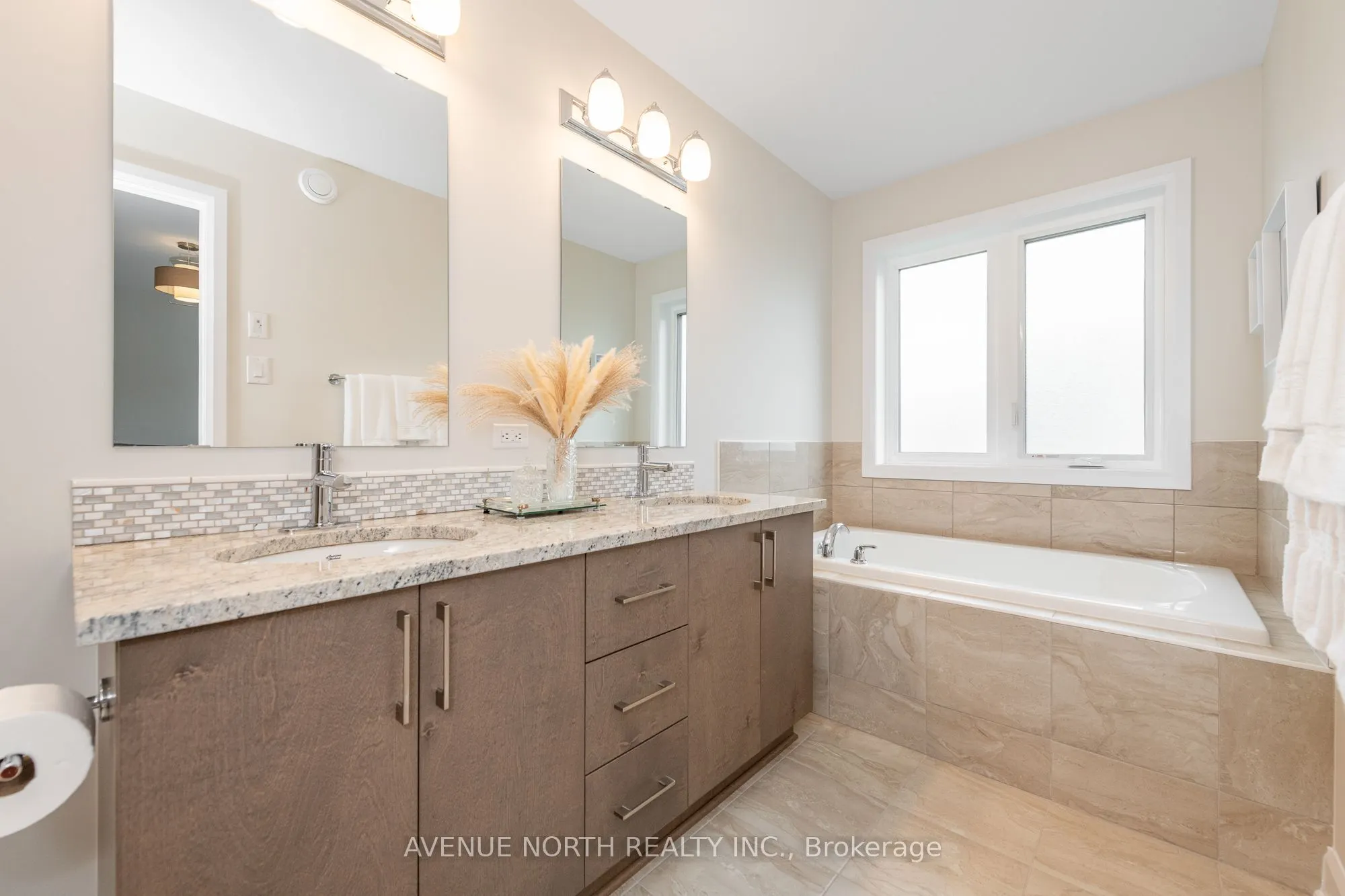 121 ANGELONIA Crescent