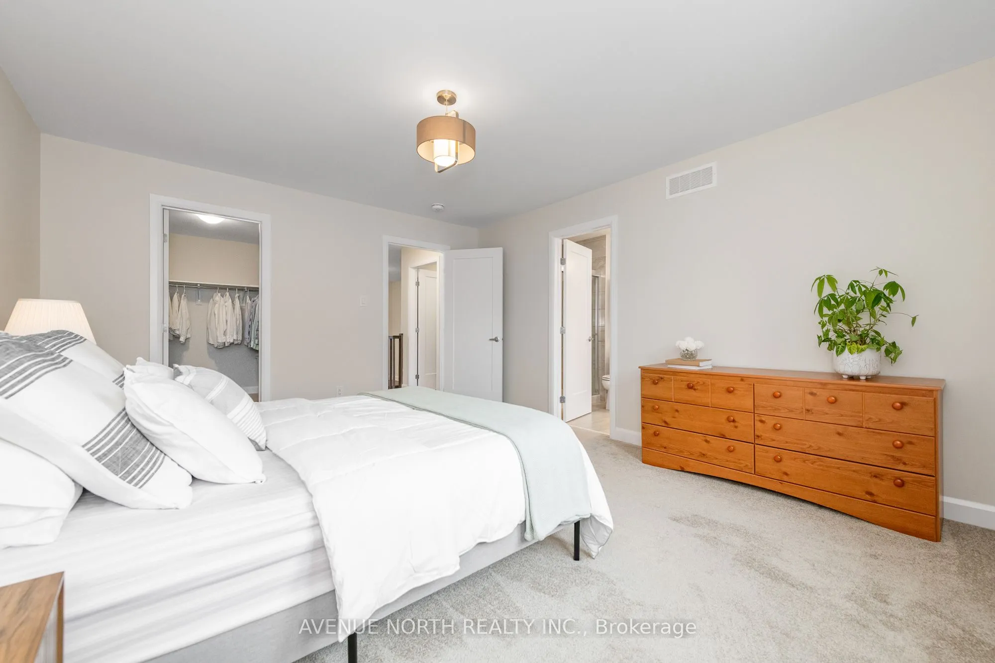 121 ANGELONIA Crescent