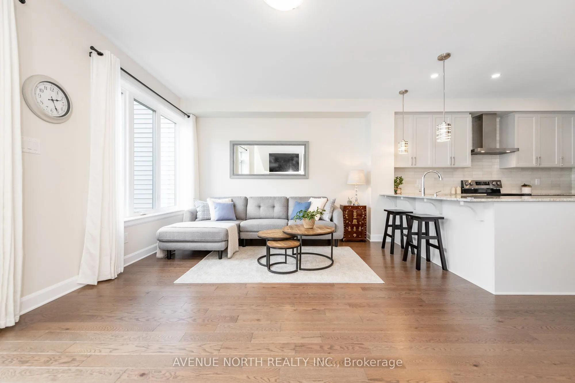 121 ANGELONIA Crescent