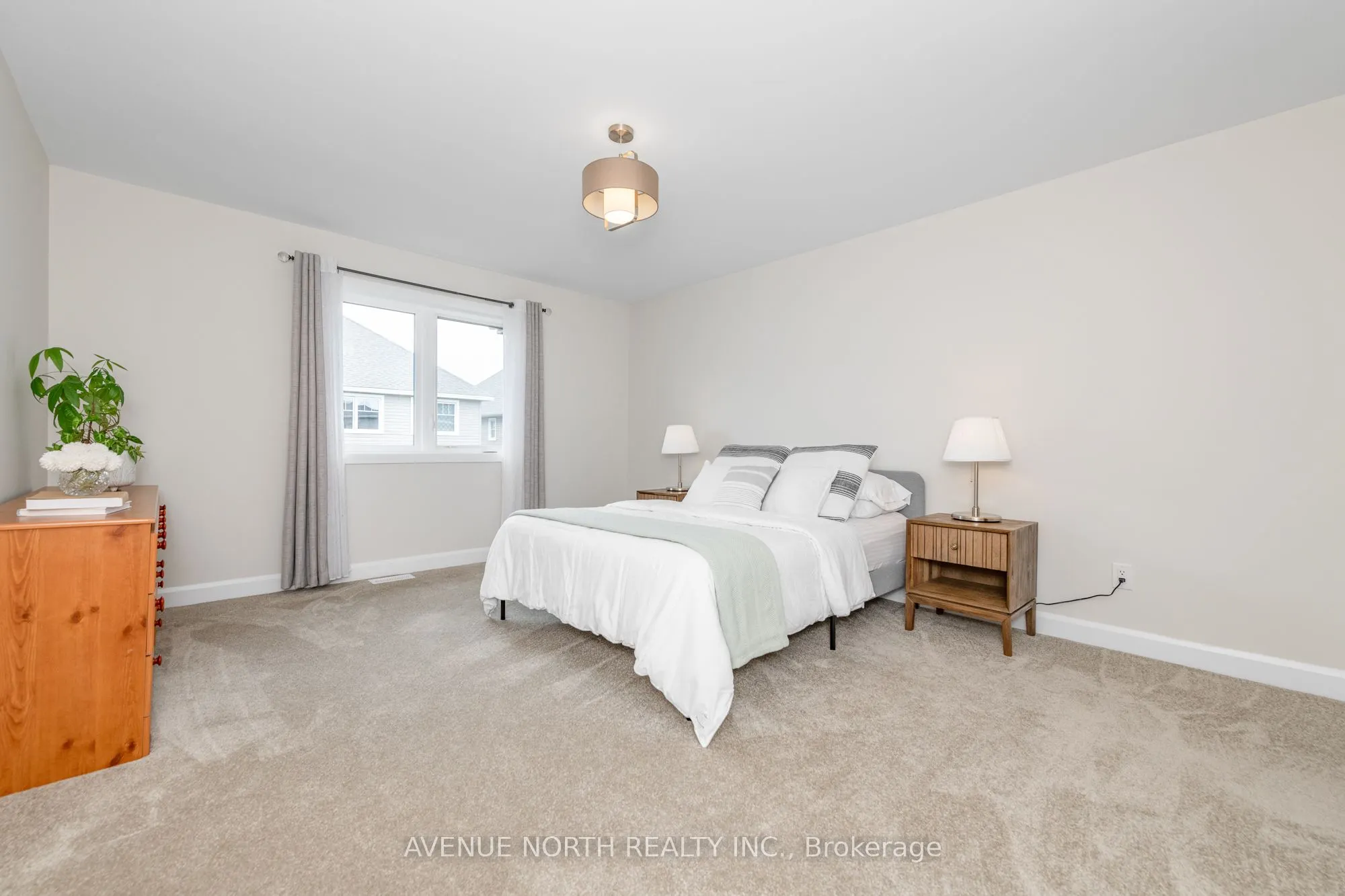 121 ANGELONIA Crescent