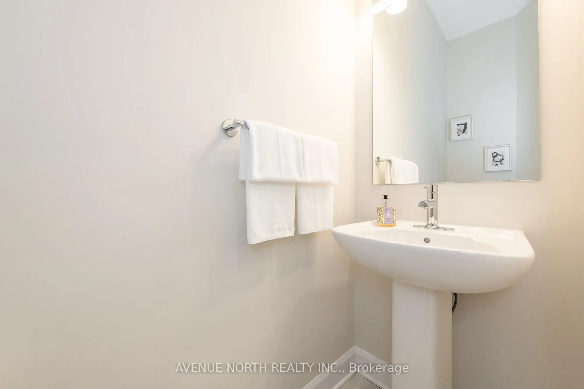 121 ANGELONIA Crescent