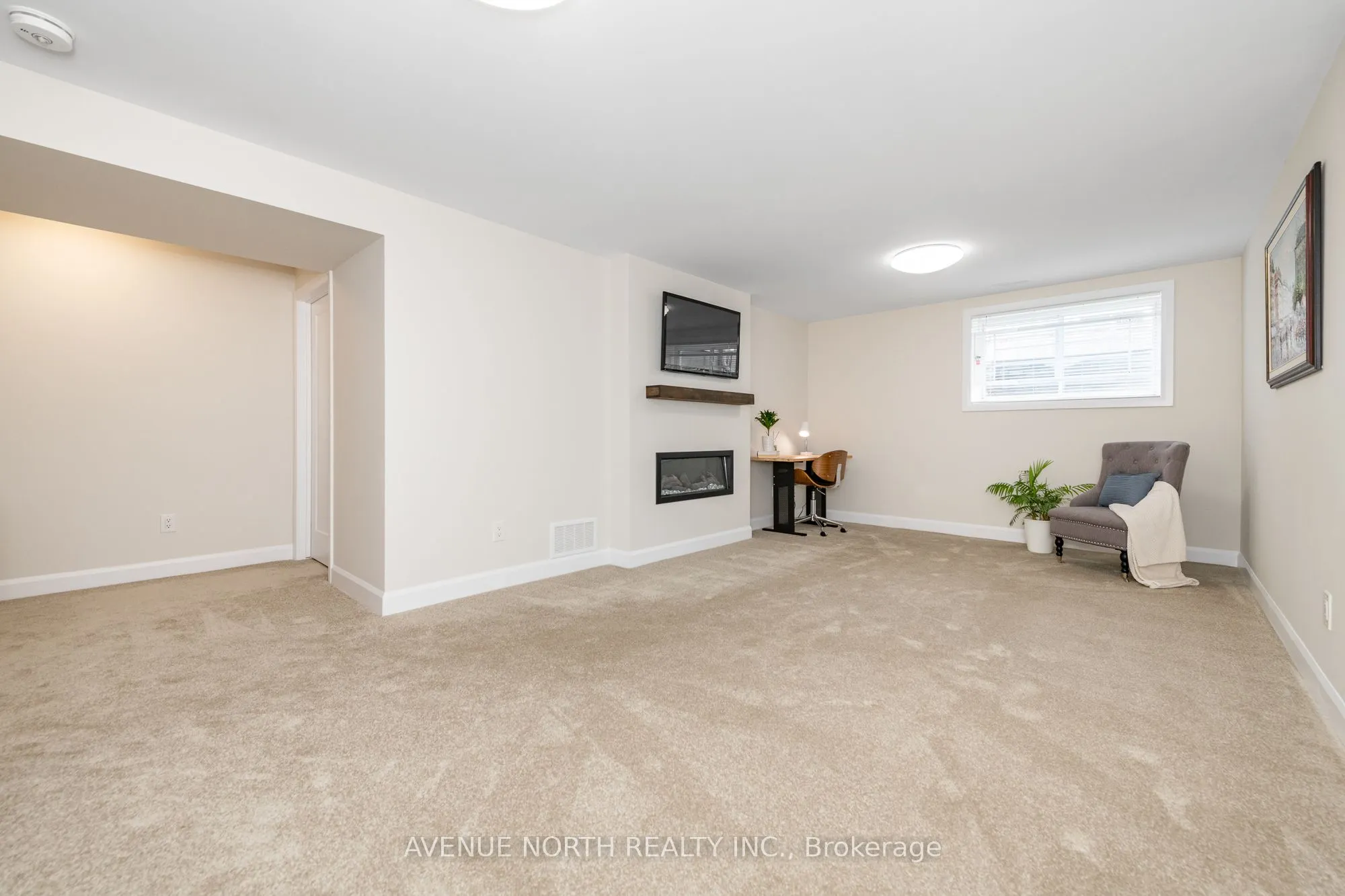 121 ANGELONIA Crescent