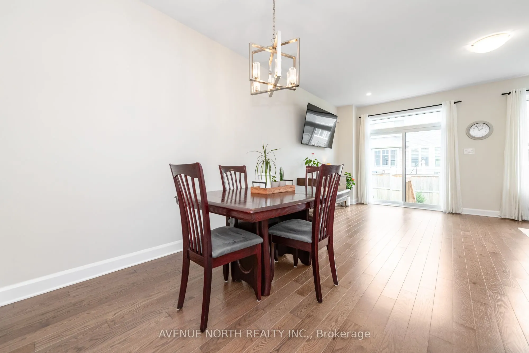 121 ANGELONIA Crescent