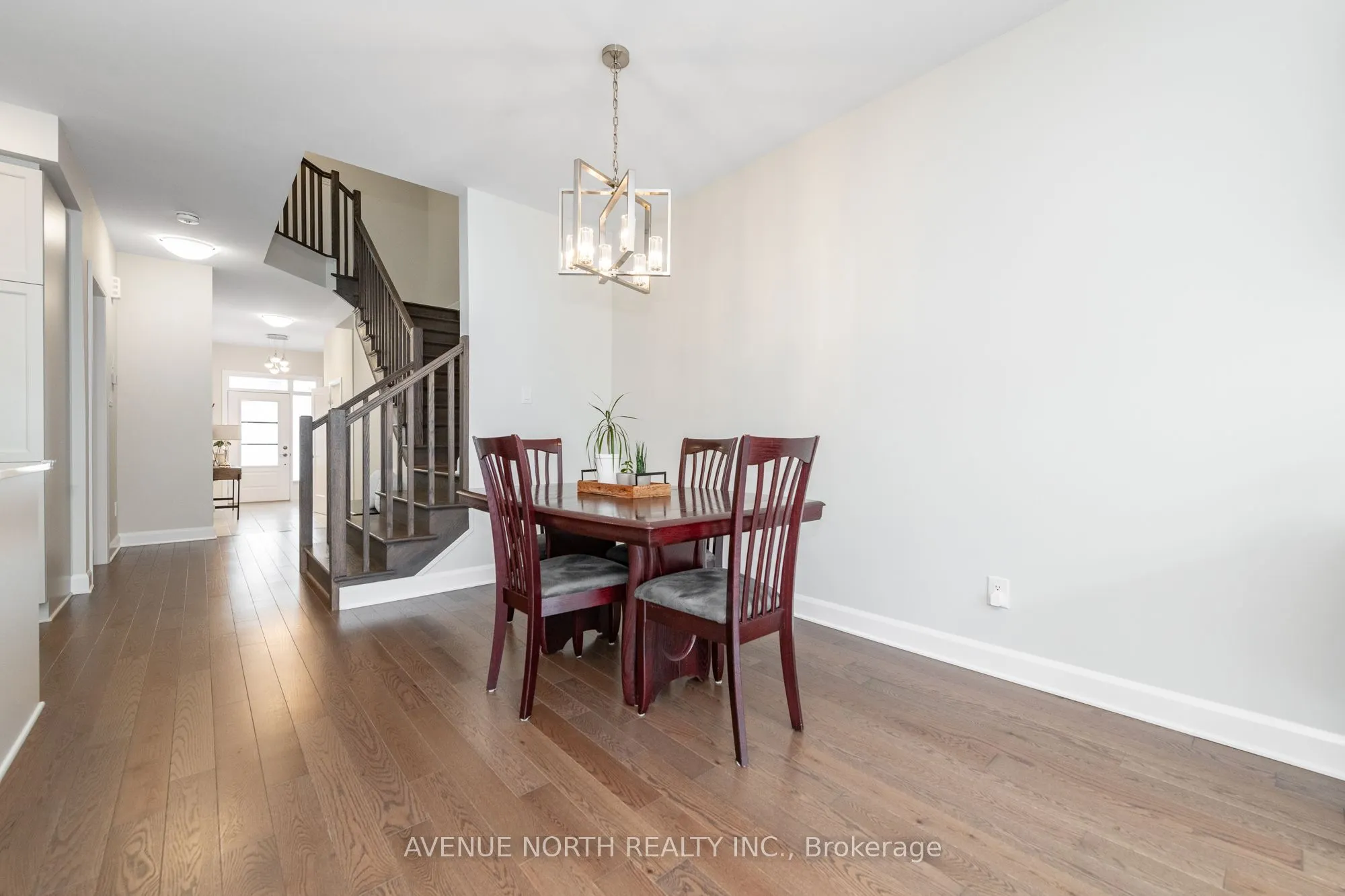 121 ANGELONIA Crescent