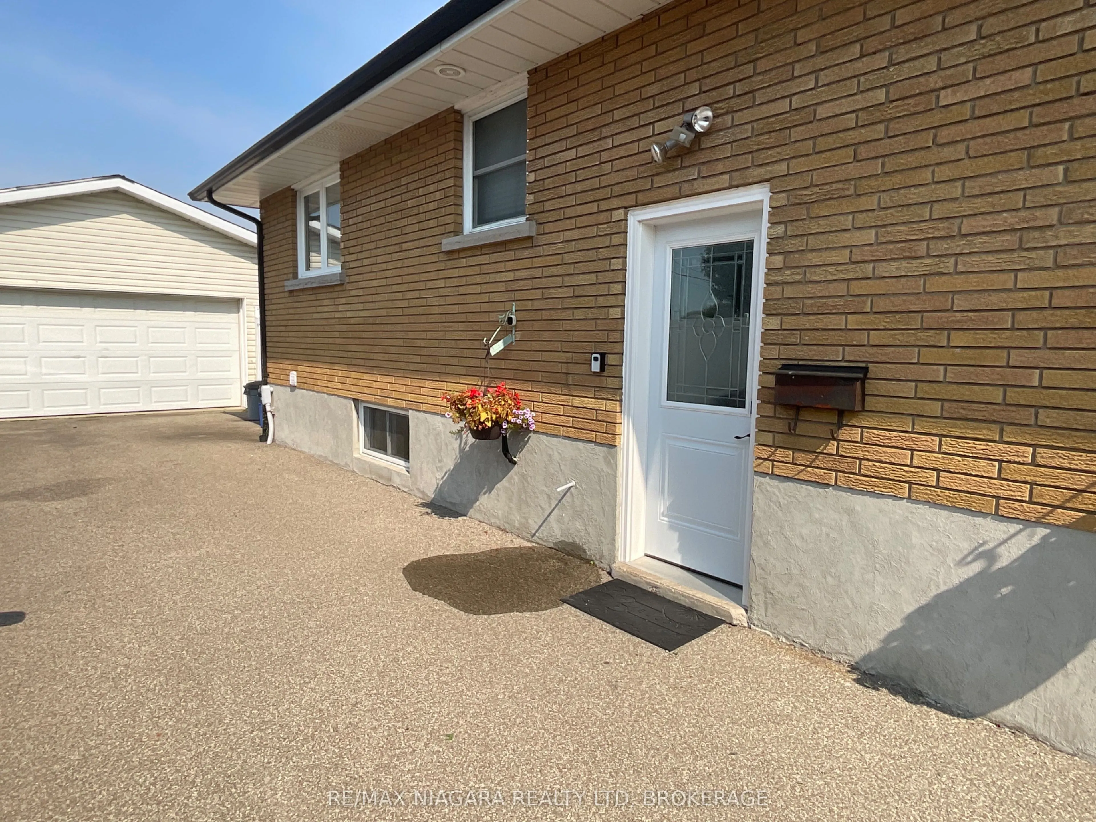 136 CLARKE Street, #Lower