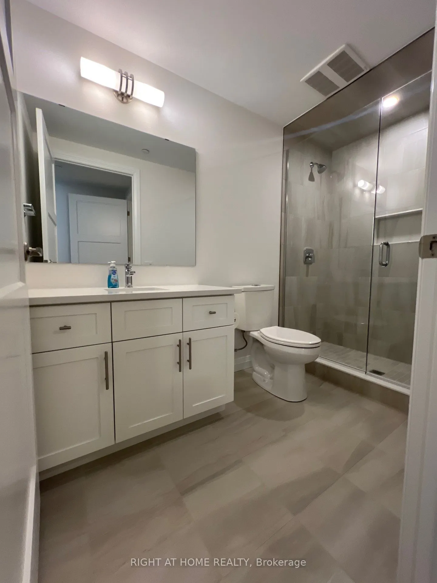 93 arthur Street, #808