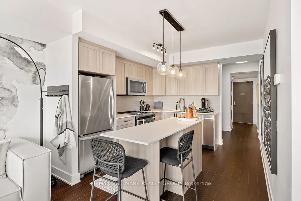 411 Mackay Street, #401