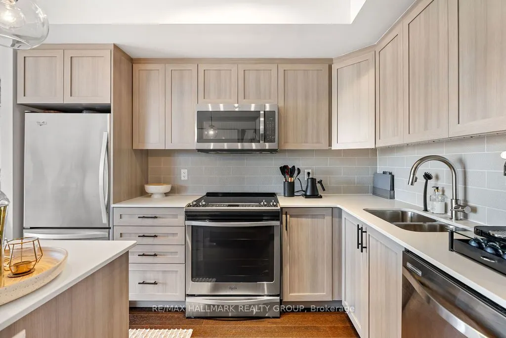 411 Mackay Street, #401