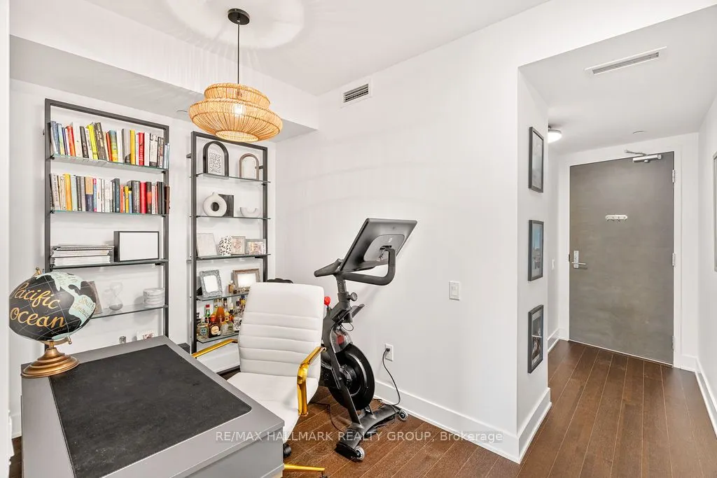 411 Mackay Street, #401