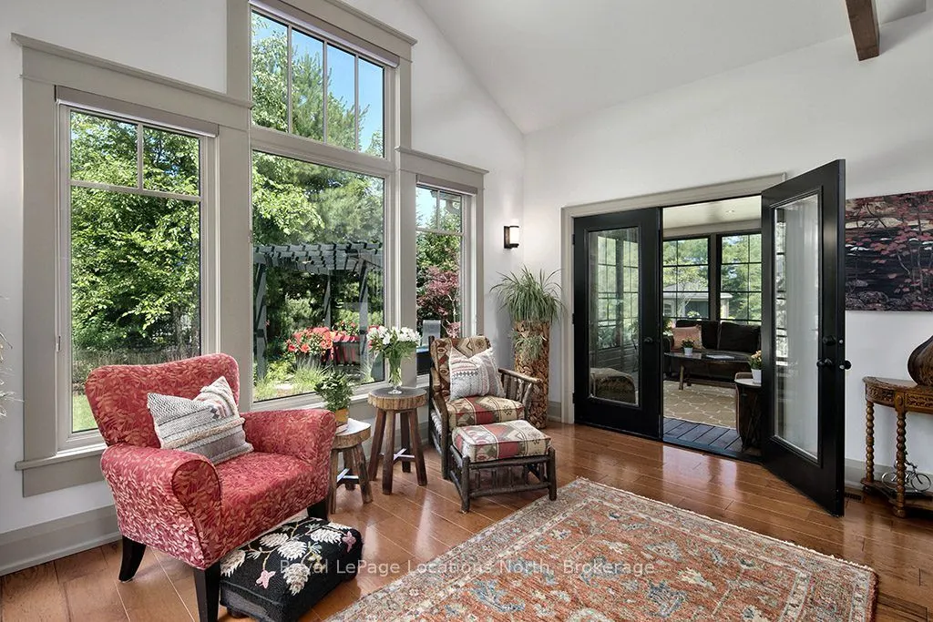376 Sunset Boulevard