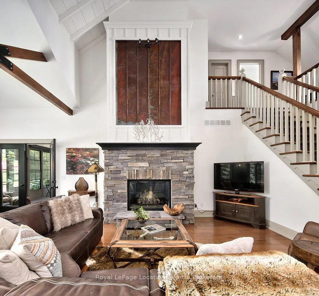 376 Sunset Boulevard