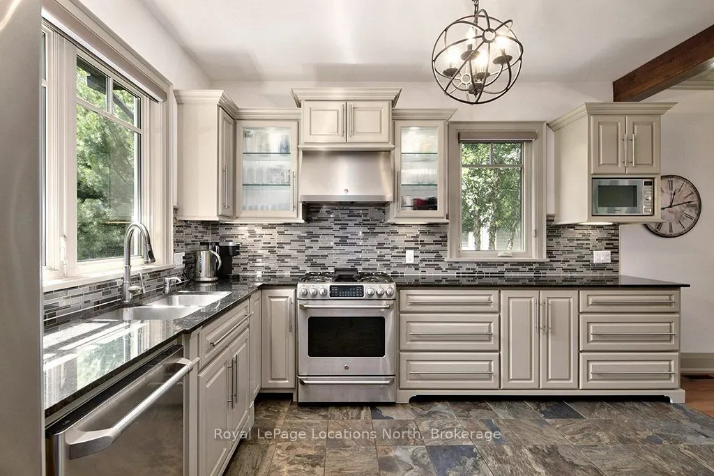 376 Sunset Boulevard