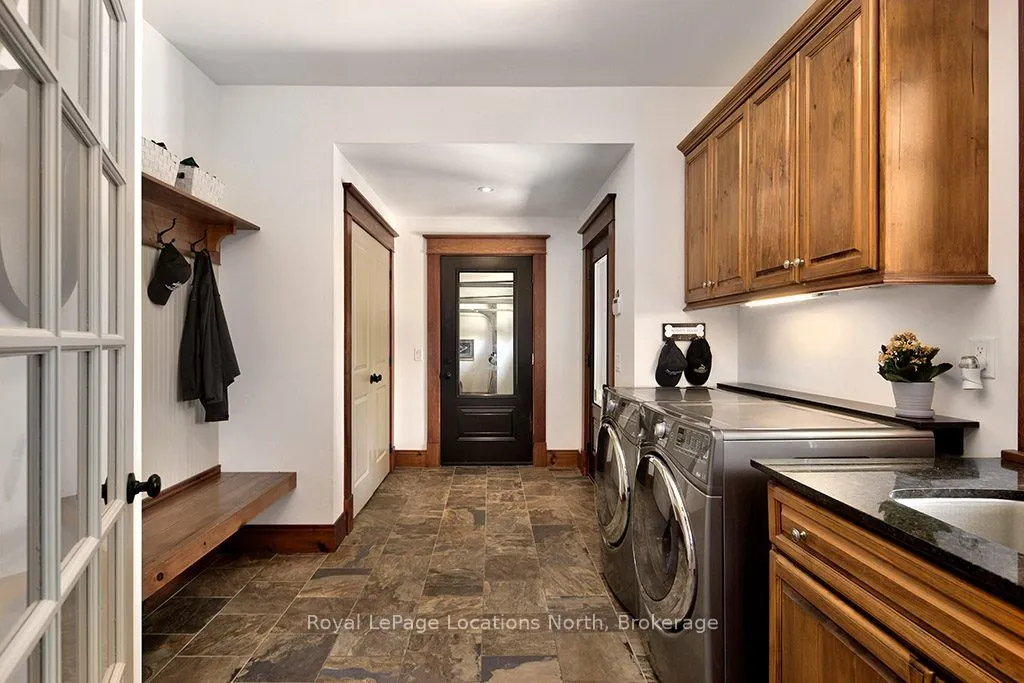 376 Sunset Boulevard