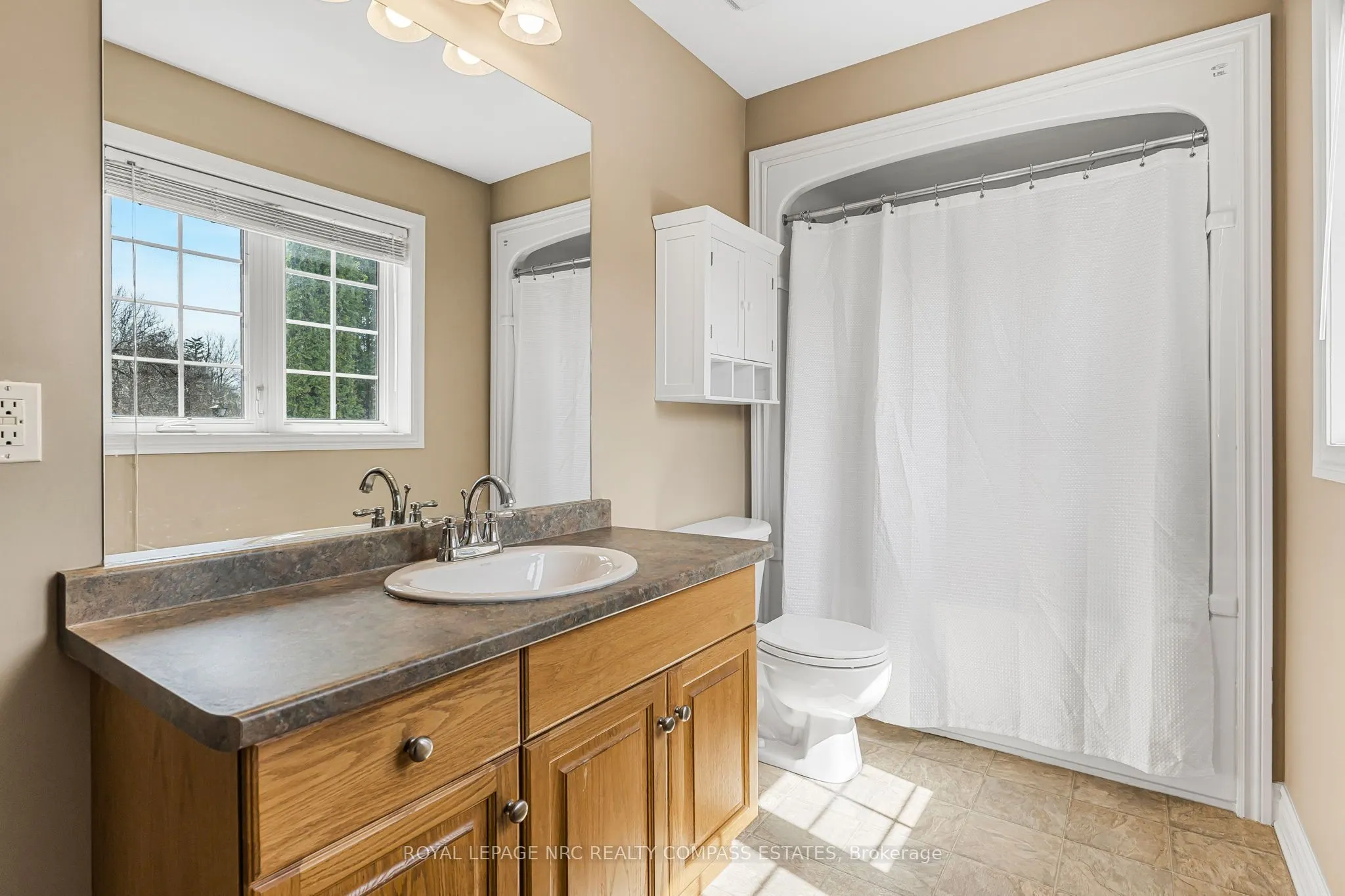 41 Broadway Avenue, #4
