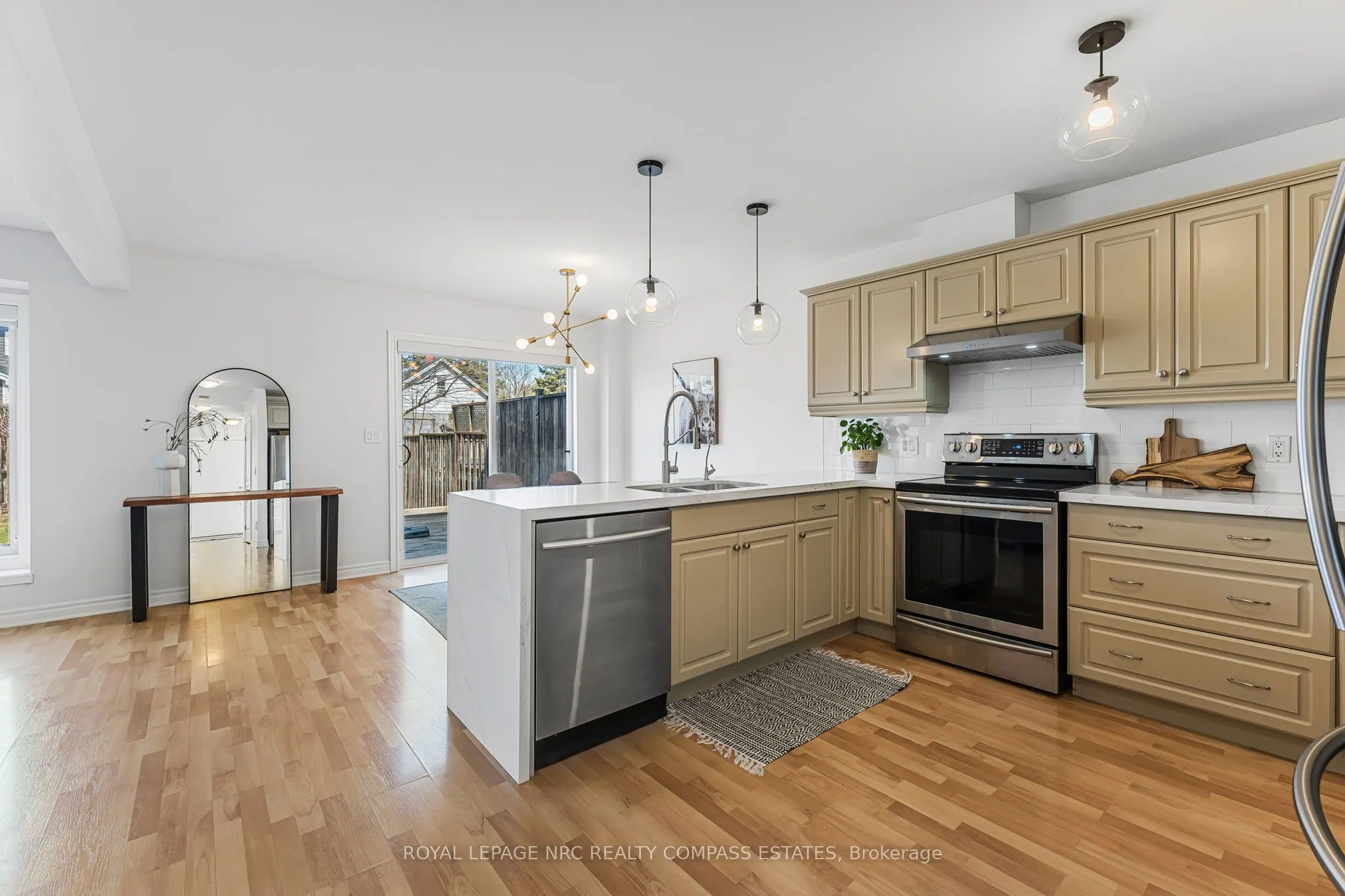41 Broadway Avenue, #4