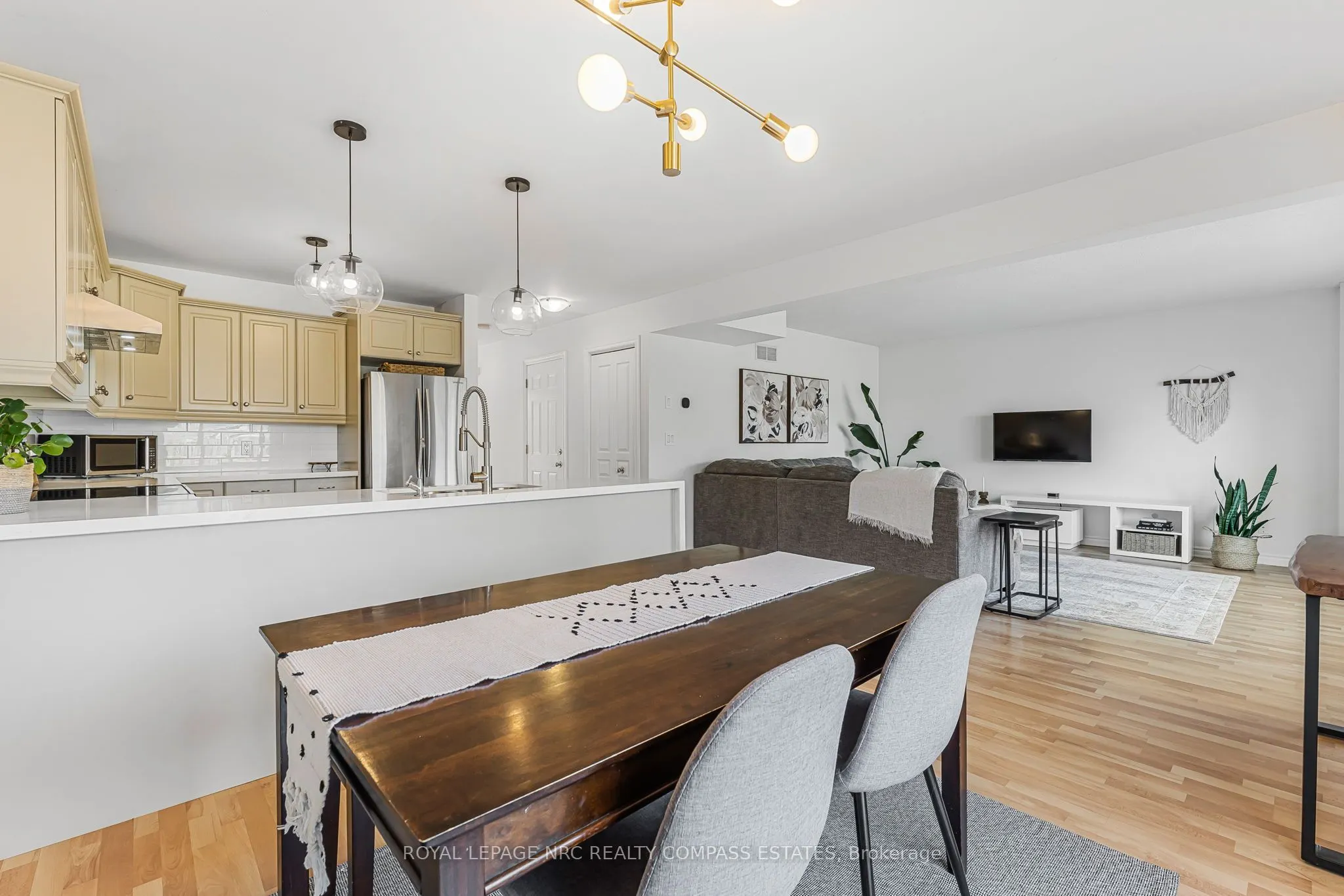 41 Broadway Avenue, #4