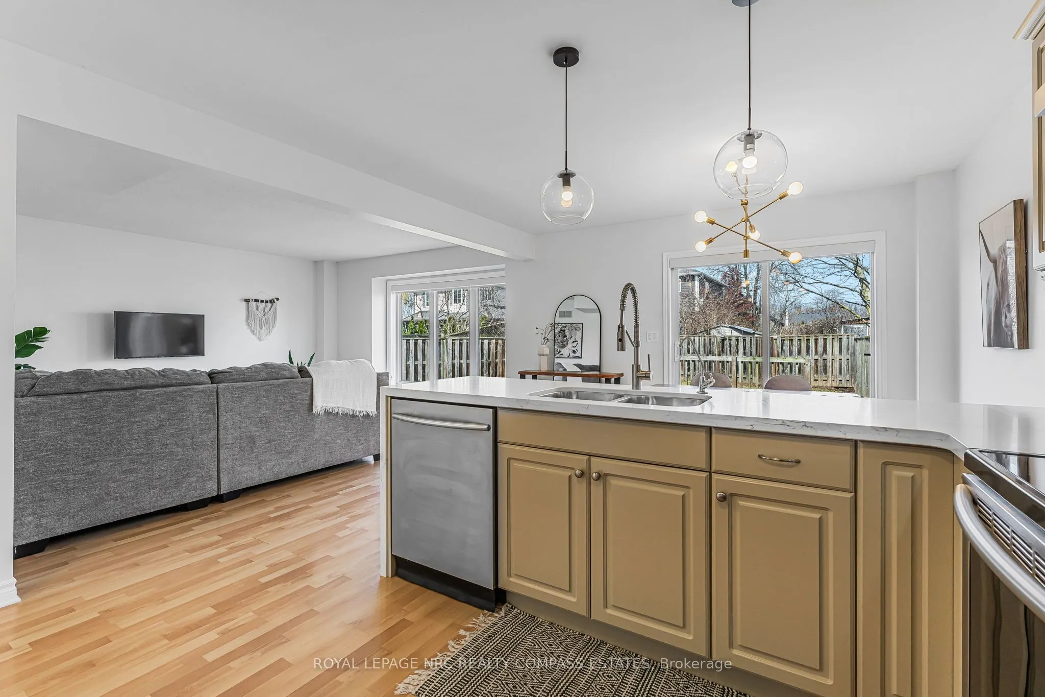 41 Broadway Avenue, #4