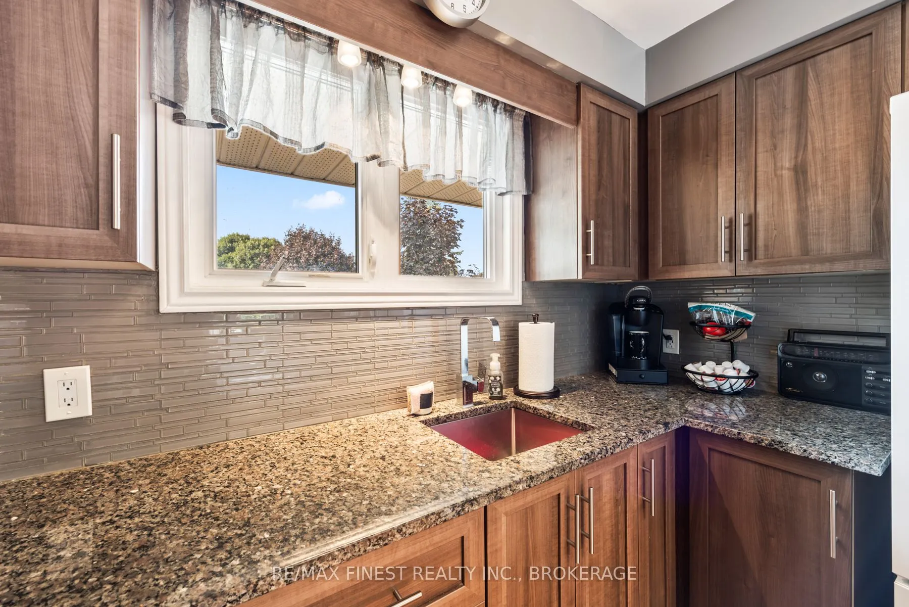 984 Lincoln Drive