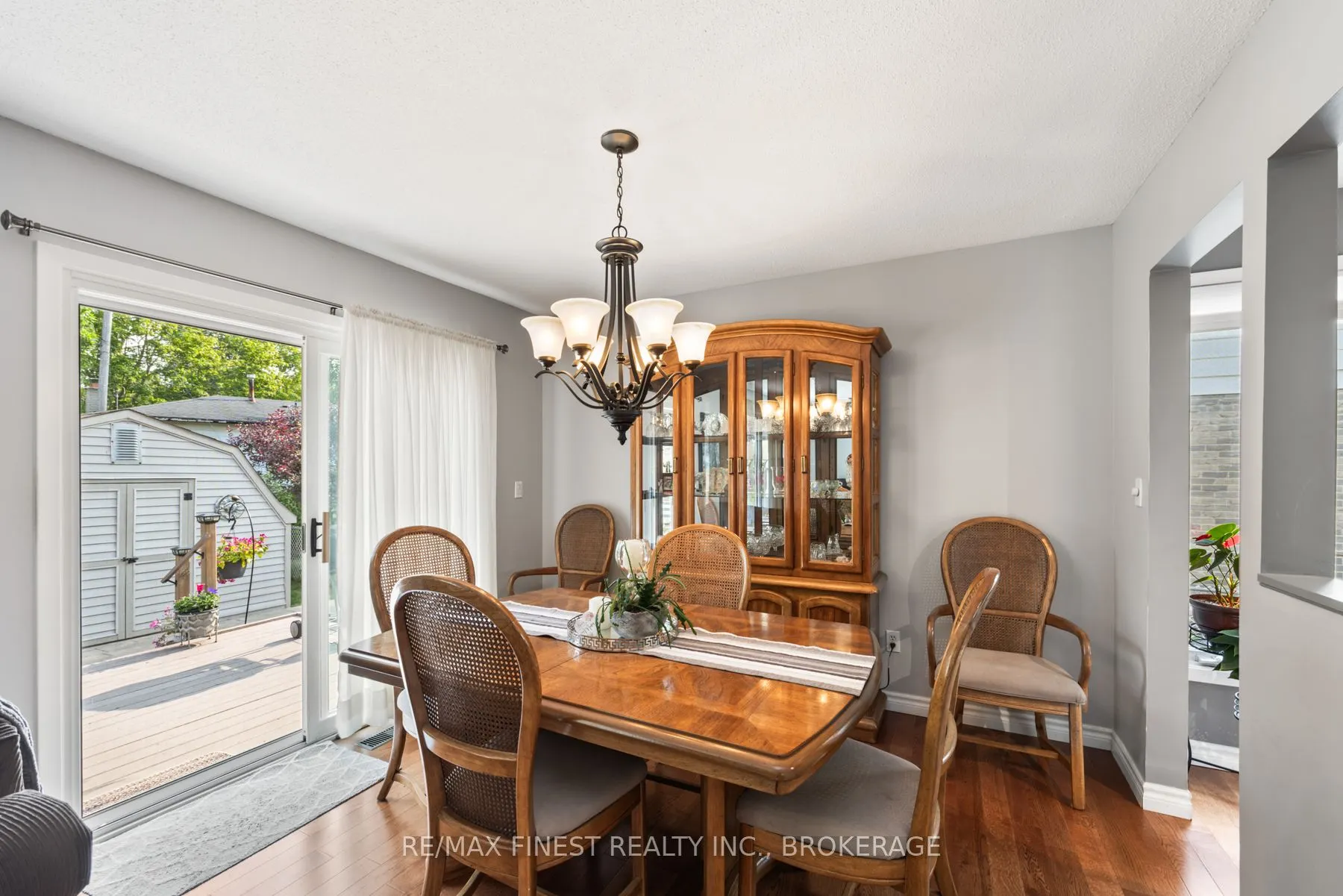 984 Lincoln Drive