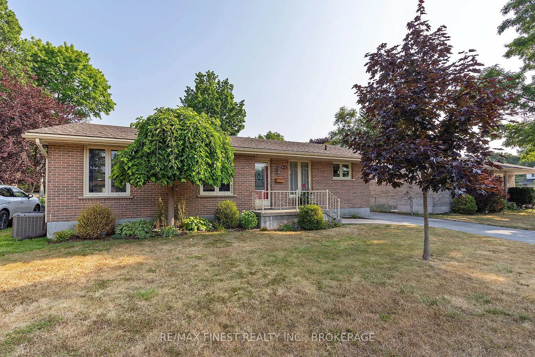 984 Lincoln Drive