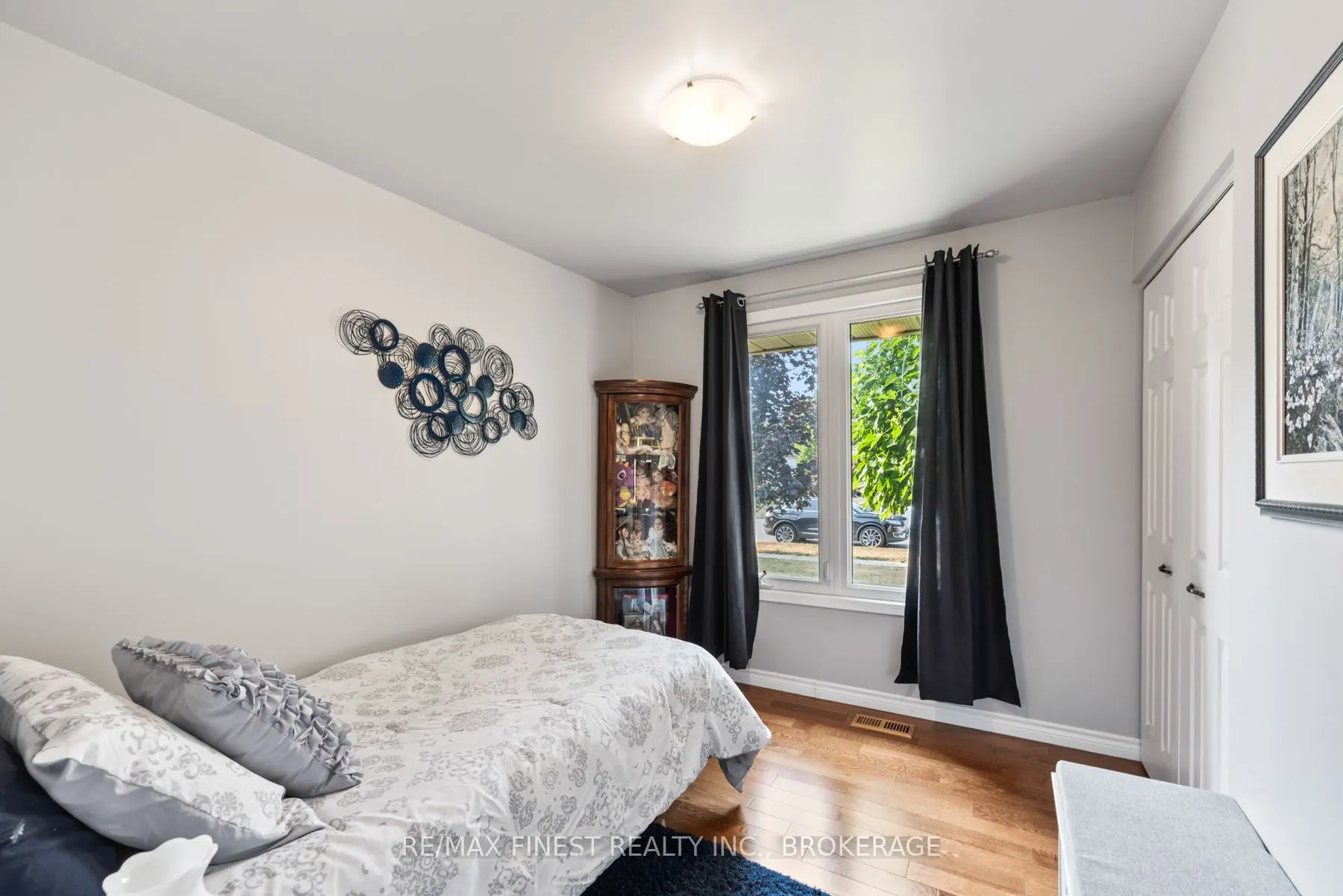 984 Lincoln Drive