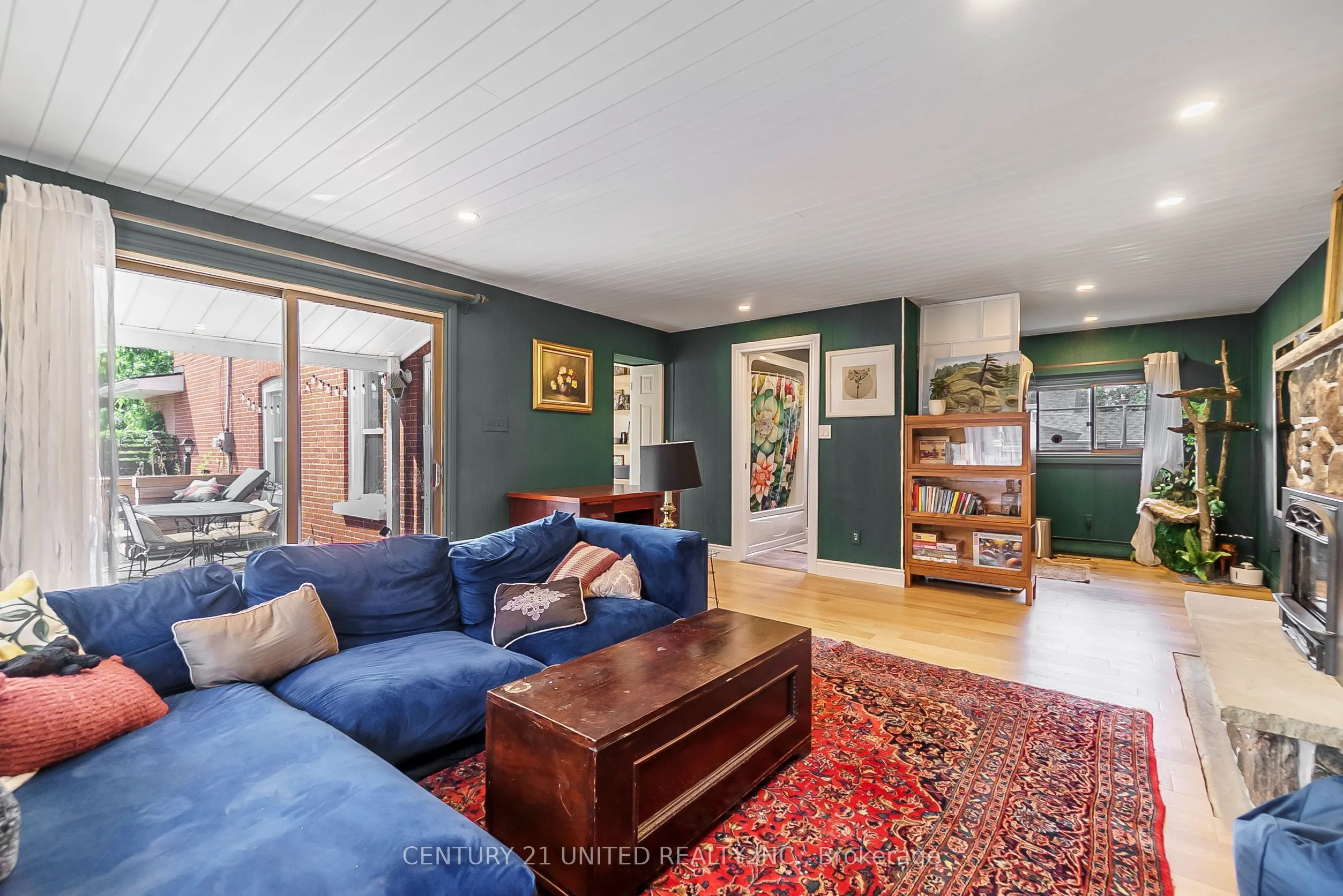 220 King George Street