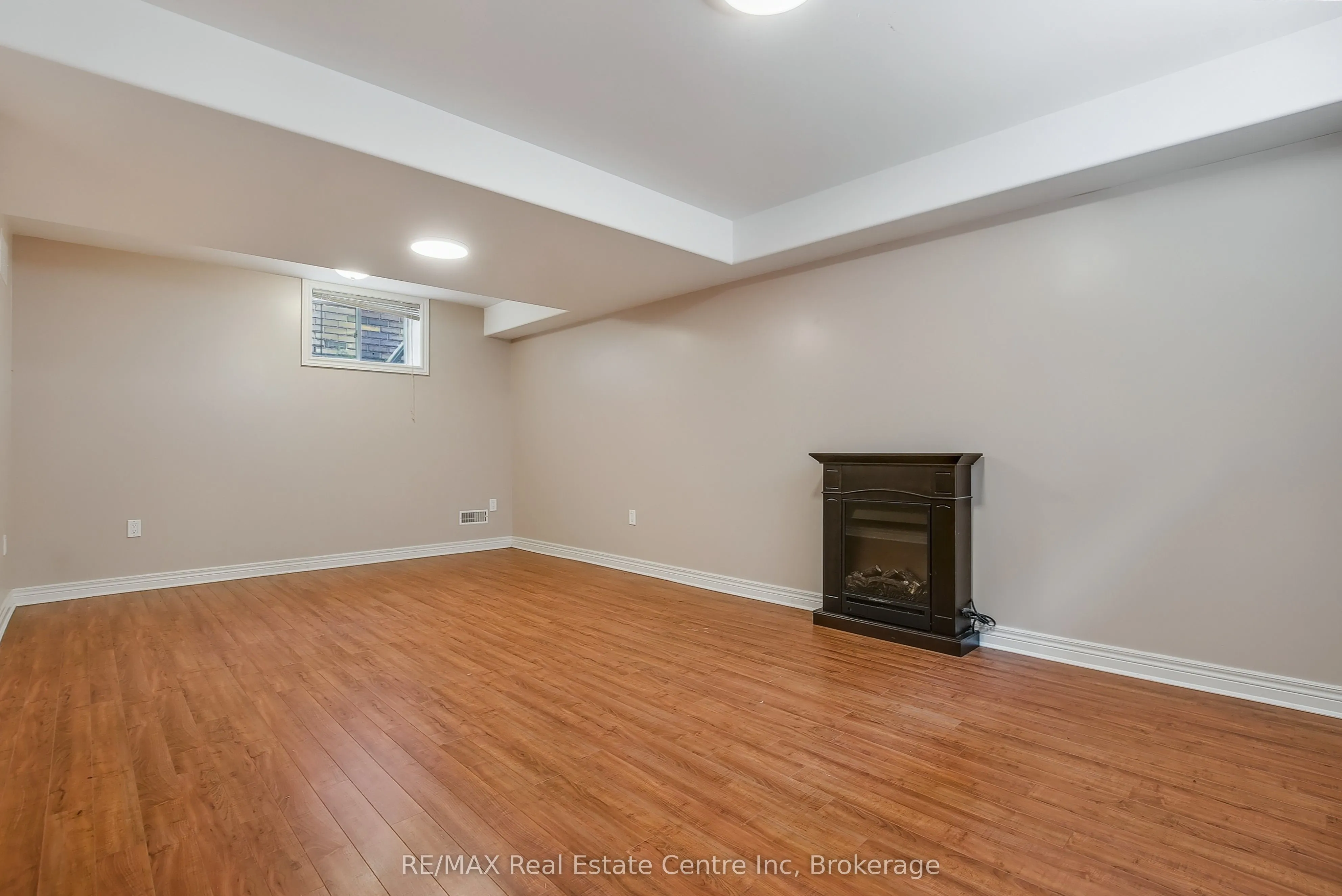 46 Sinclair Street S