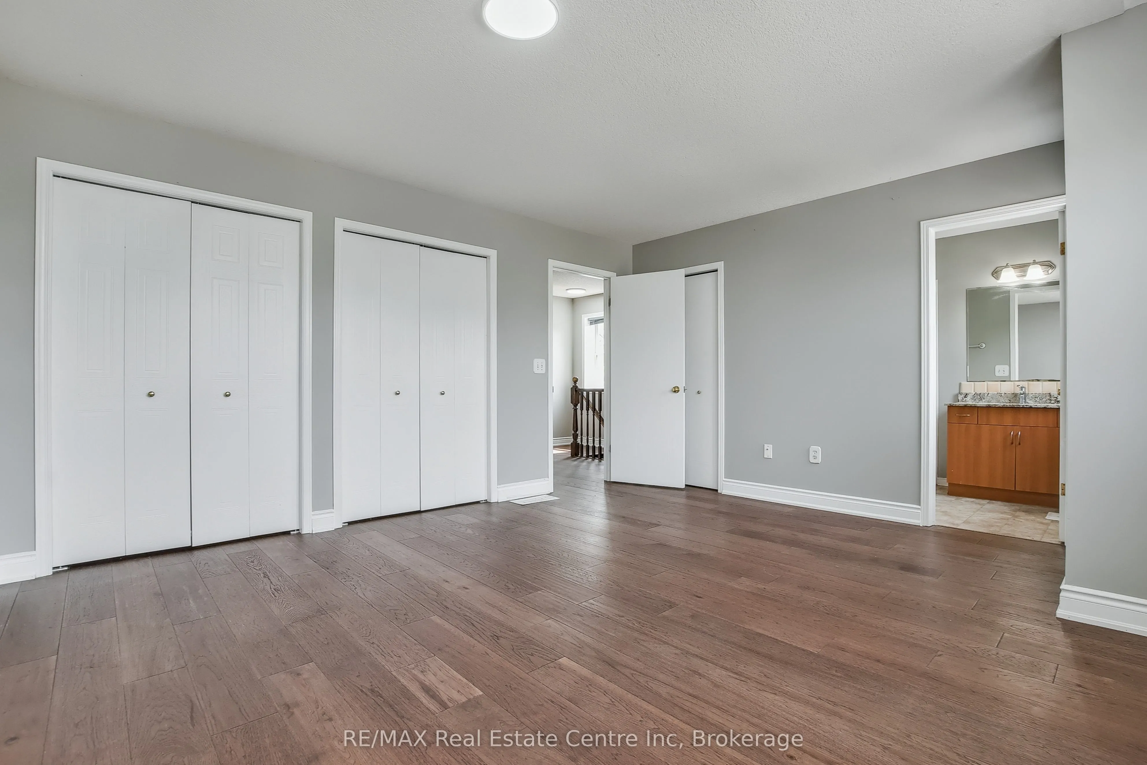 46 Sinclair Street S
