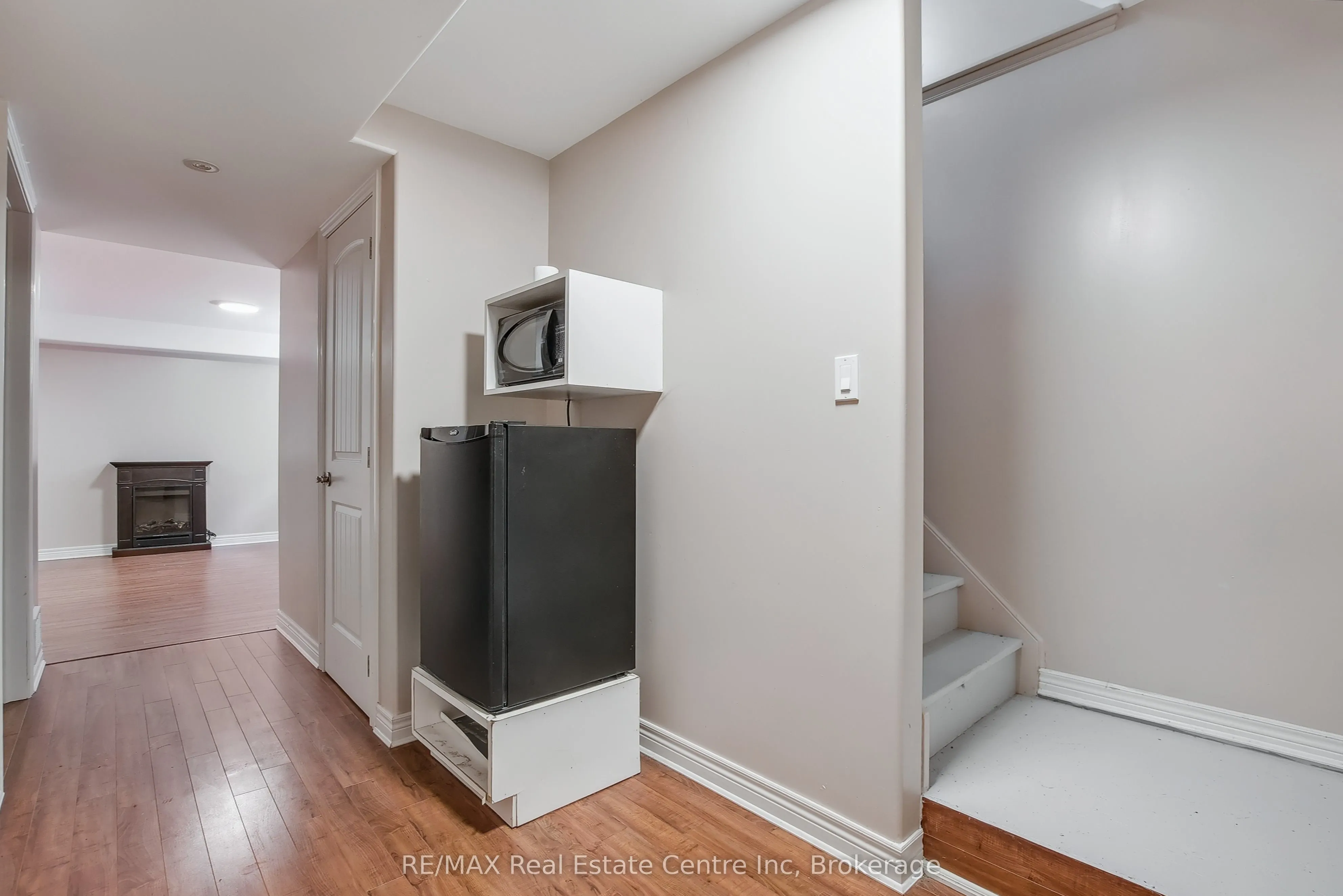 46 Sinclair Street S