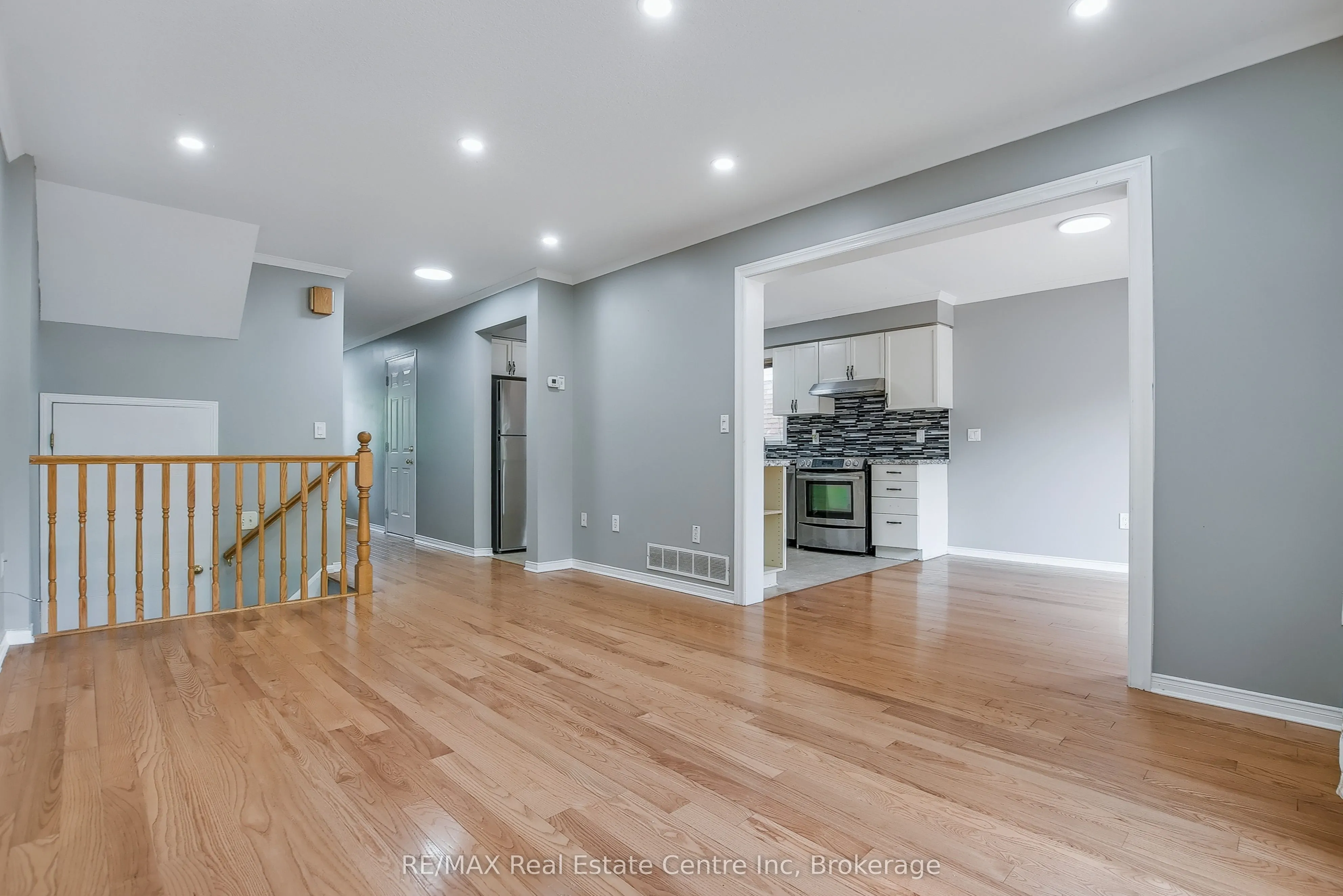 46 Sinclair Street S