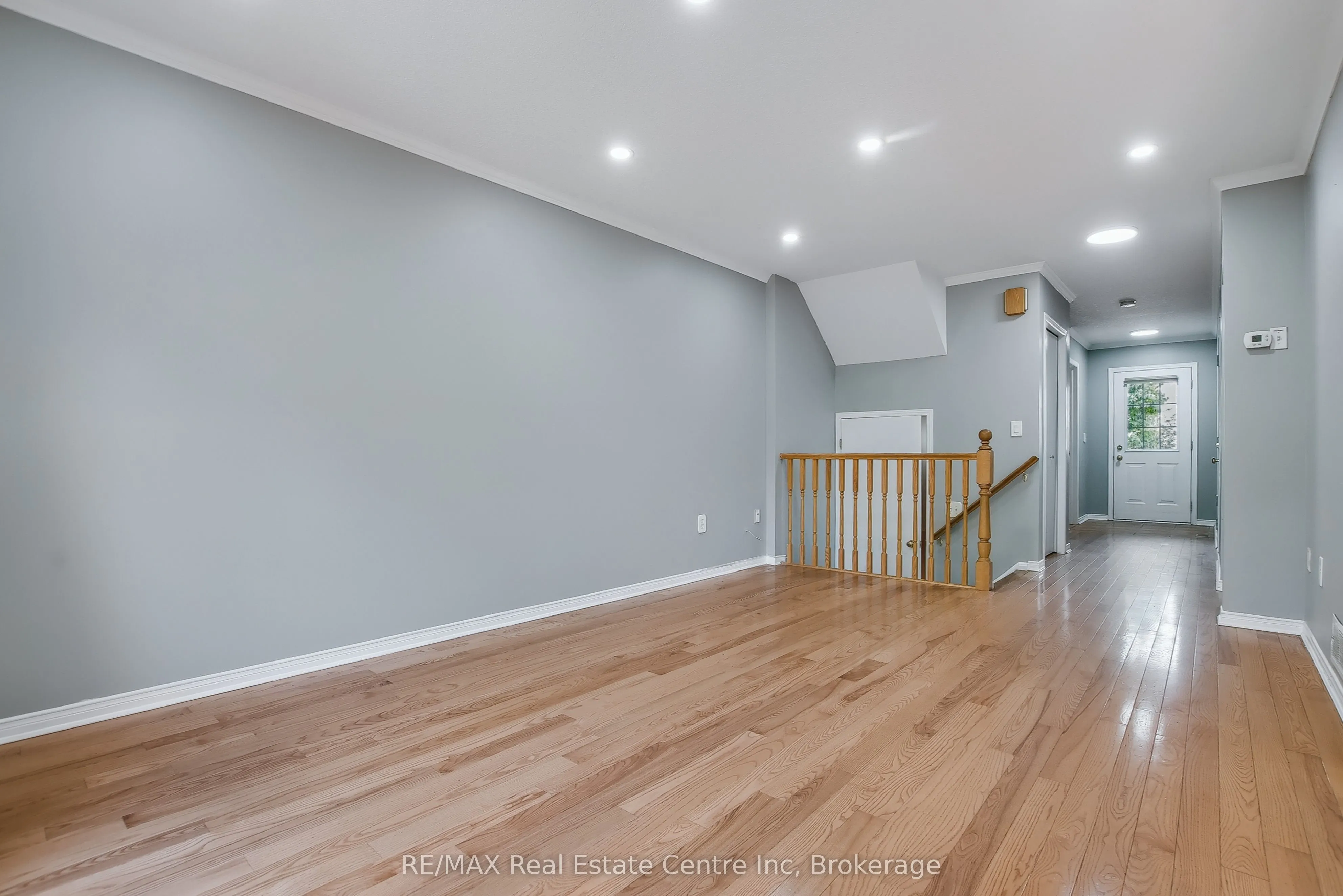 46 Sinclair Street S