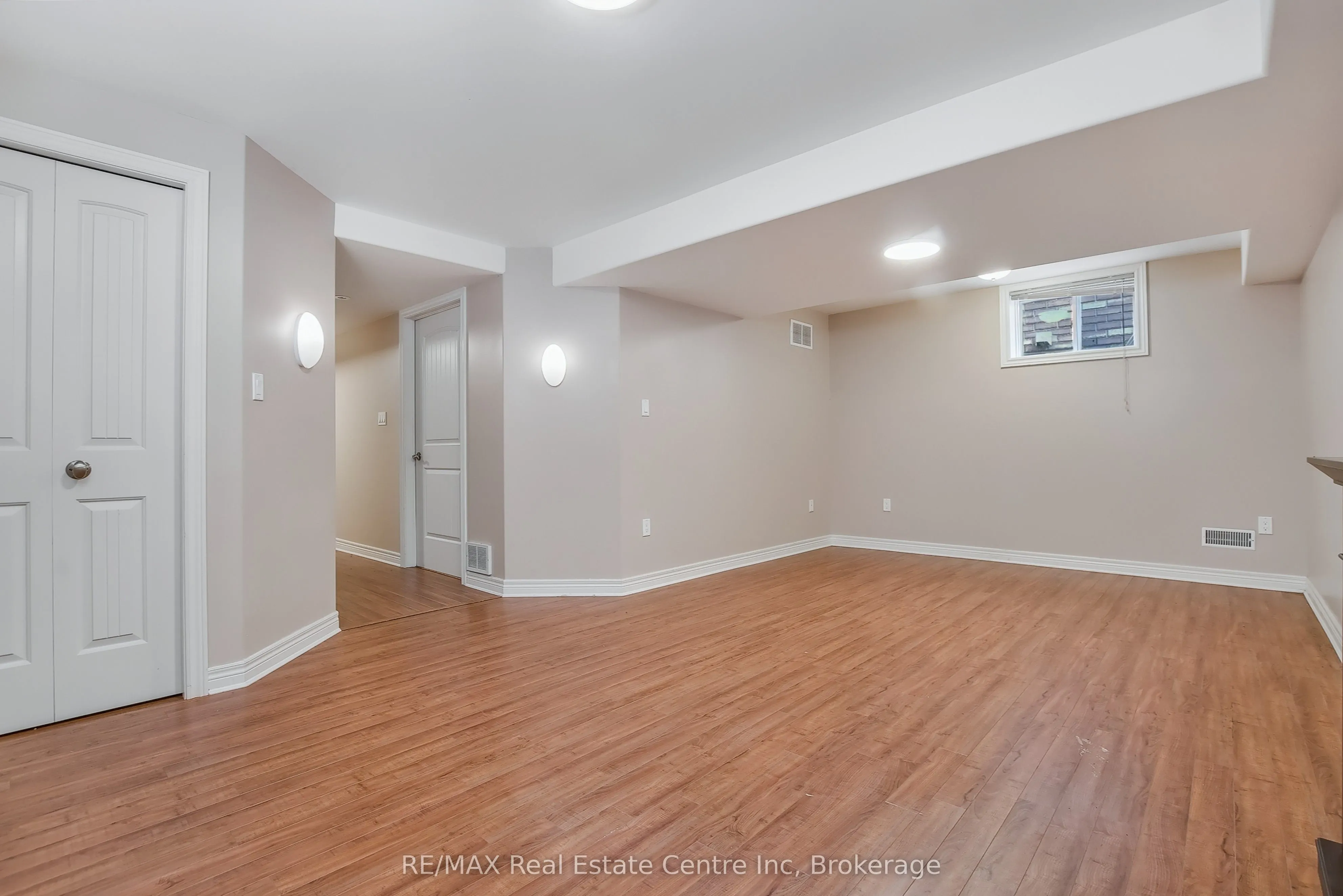 46 Sinclair Street S