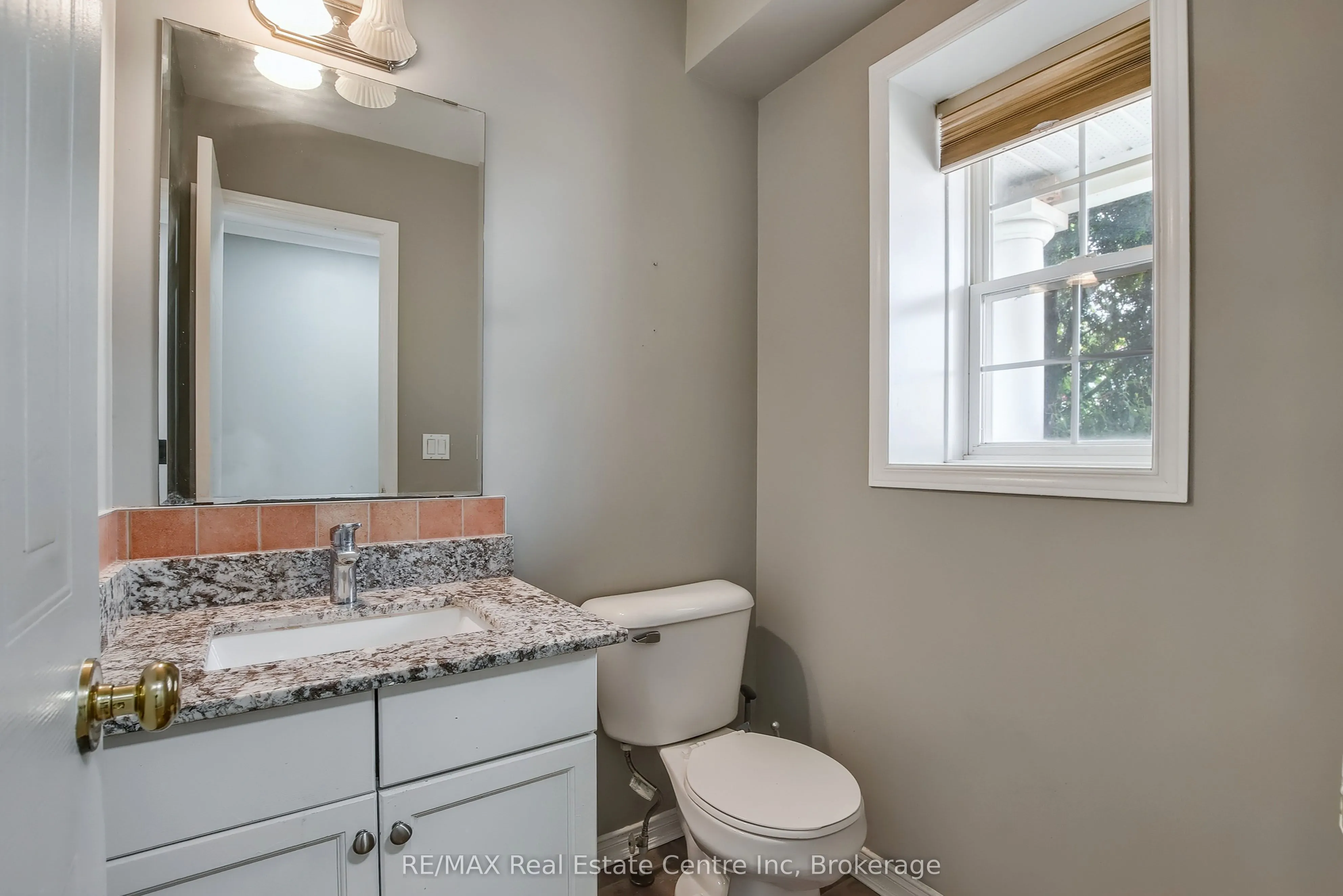 46 Sinclair Street S
