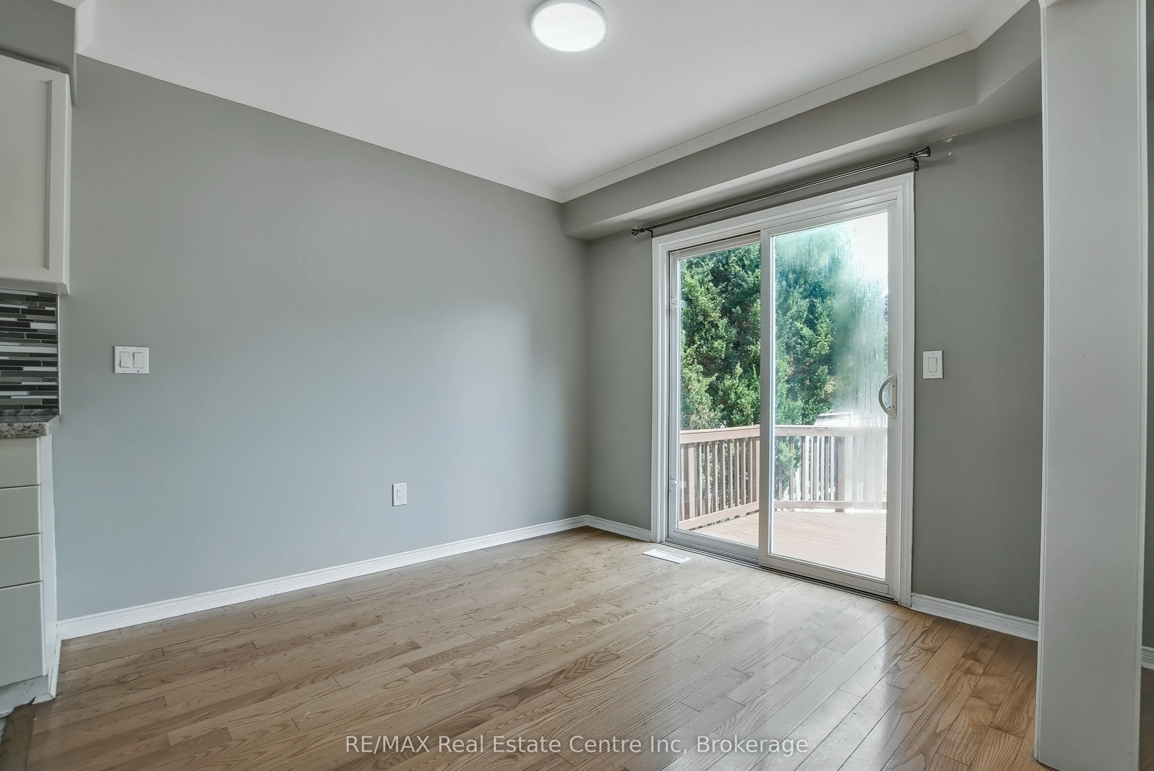 46 Sinclair Street S