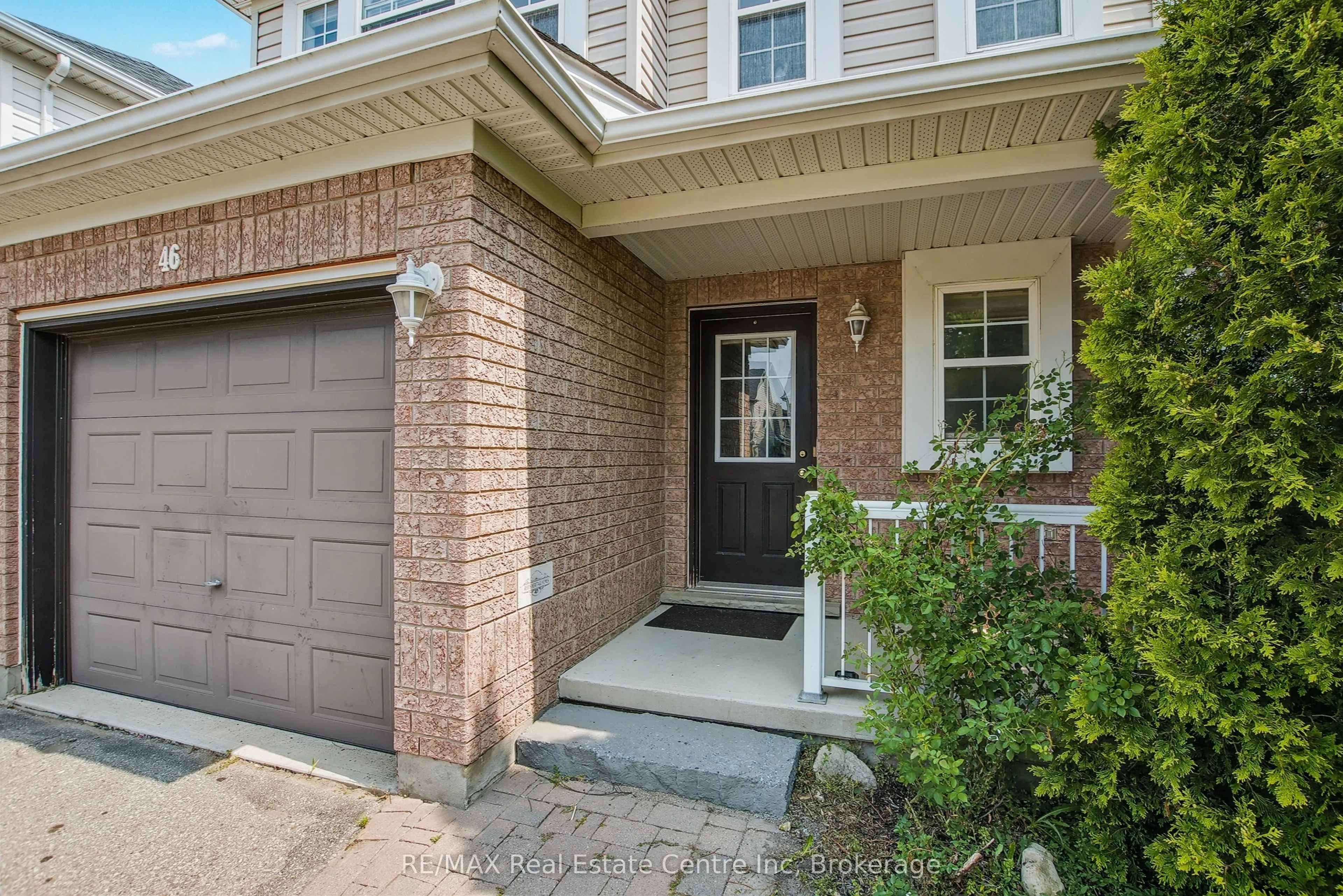 46 Sinclair Street S