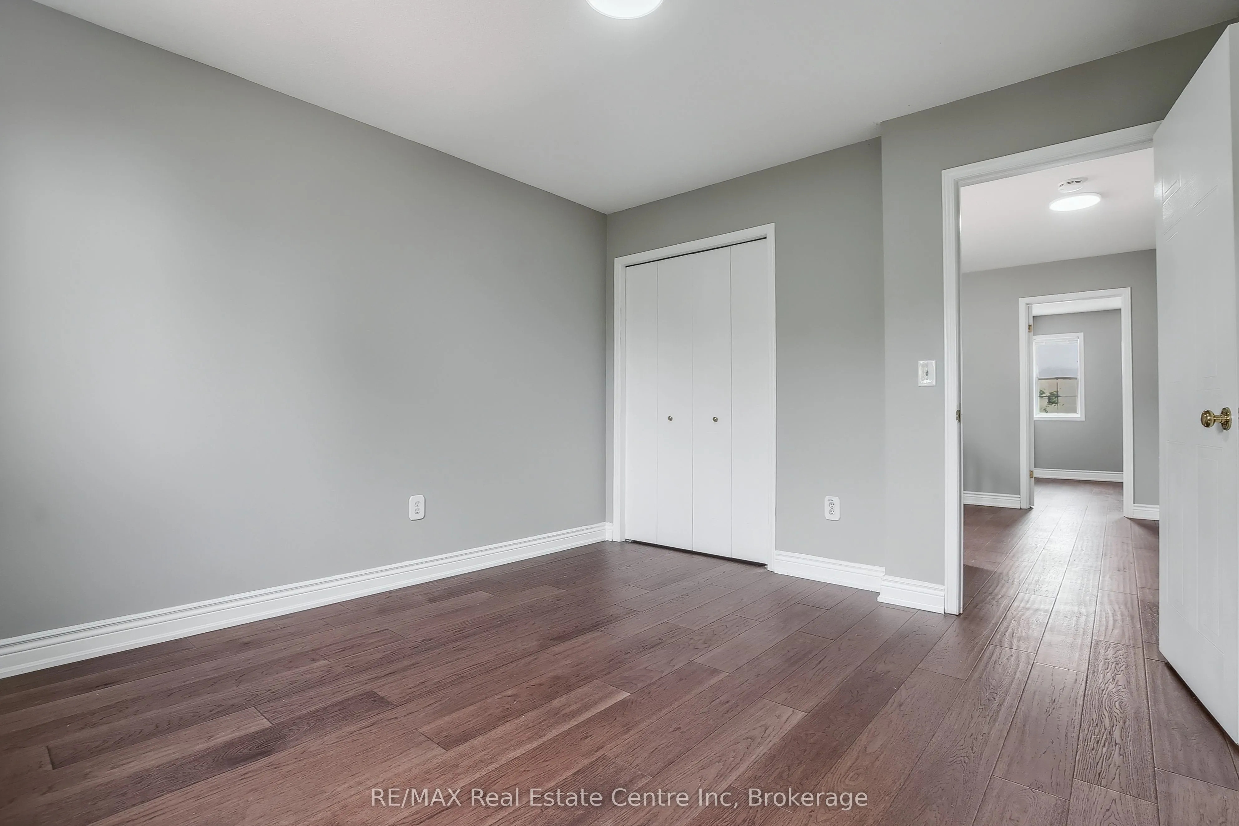 46 Sinclair Street S
