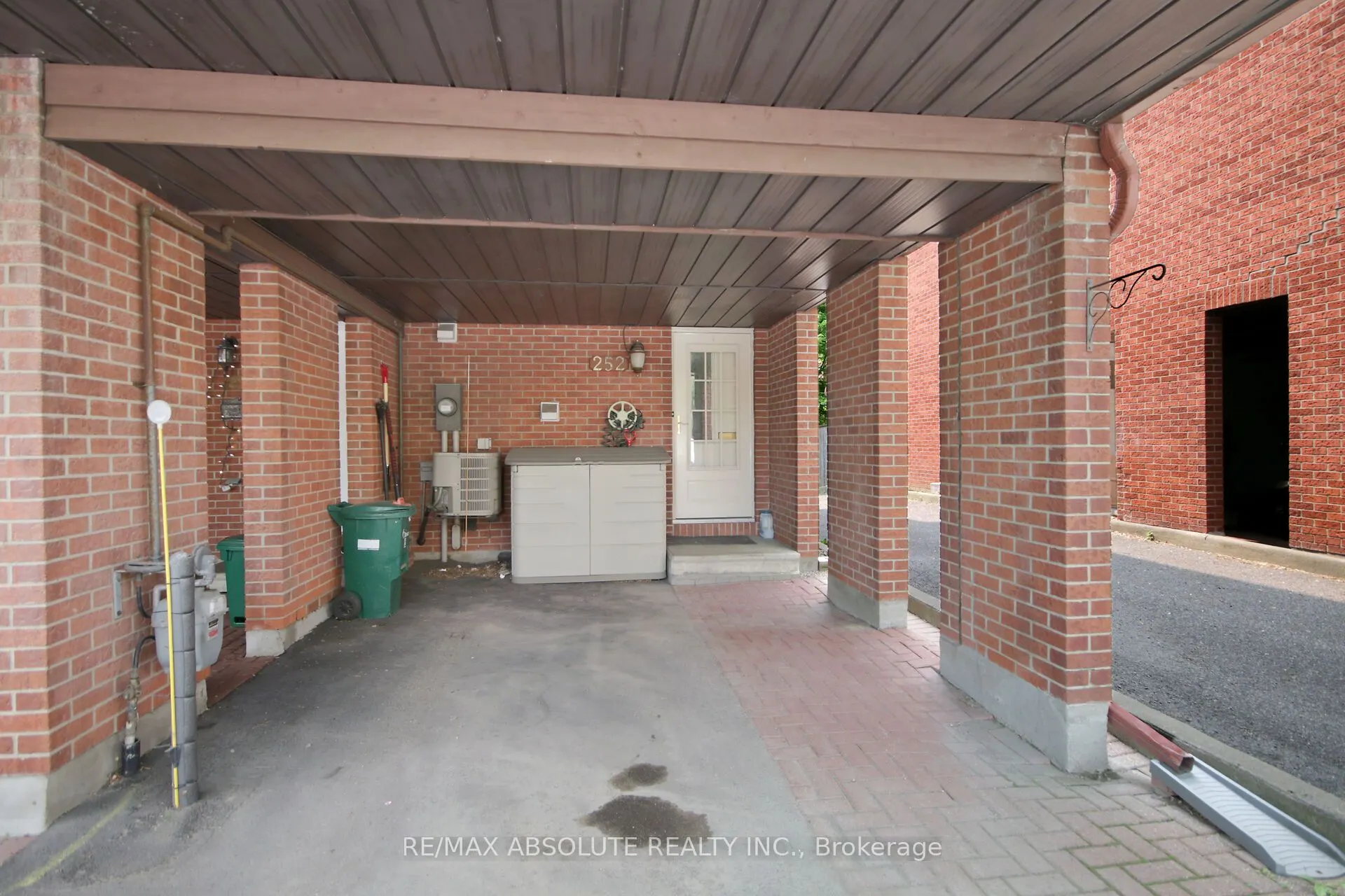 252 Bruyere Street