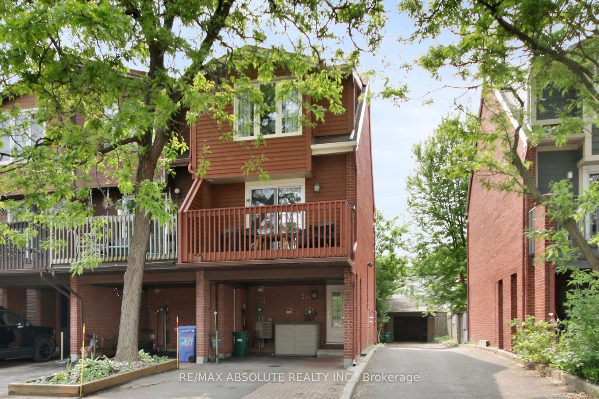 252 Bruyere Street