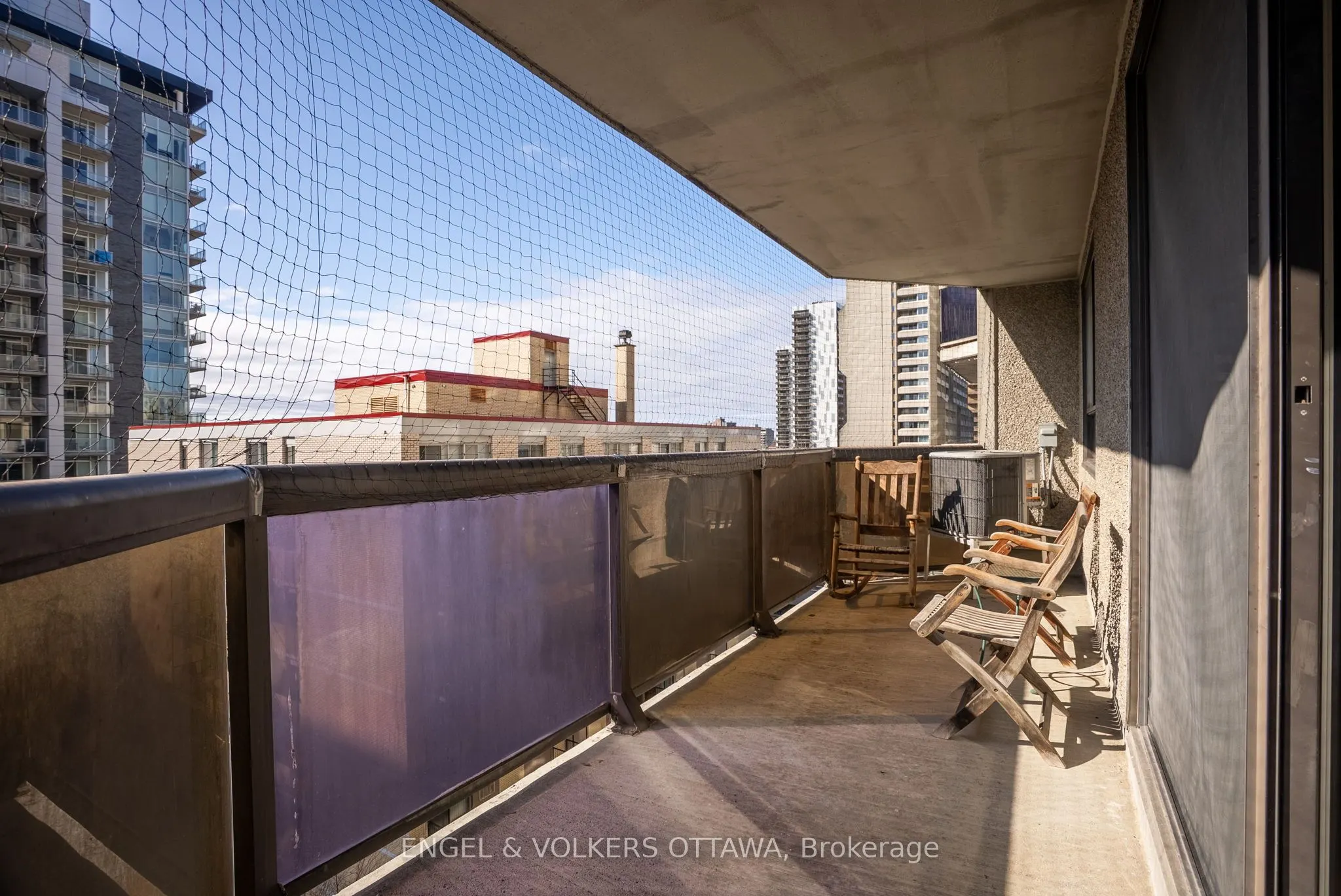 470 Laurier Avenue W, #905