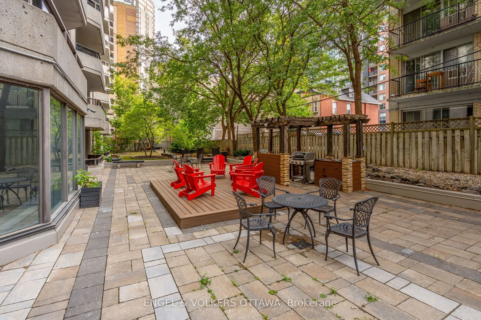 470 Laurier Avenue W, #905